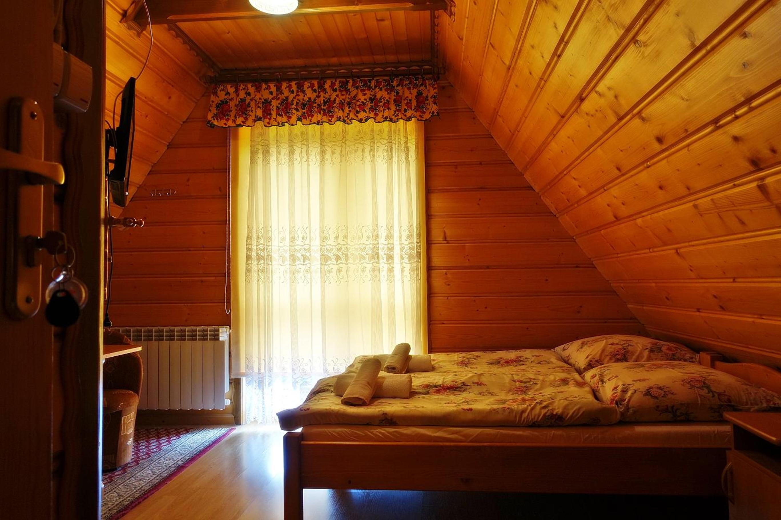 Twin Room with Balcony - Photo 5
