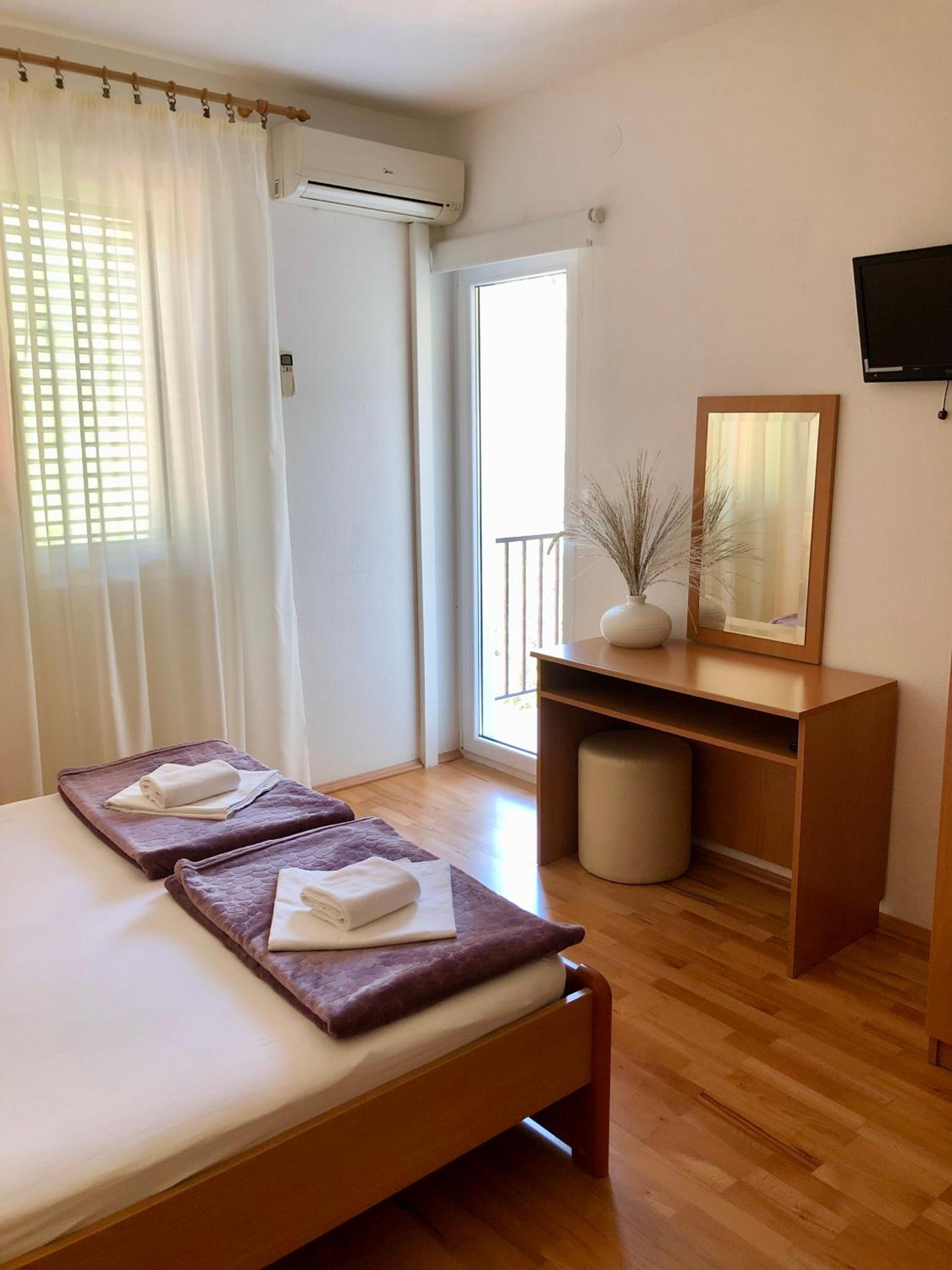 Double Room with Balcony and Garden View