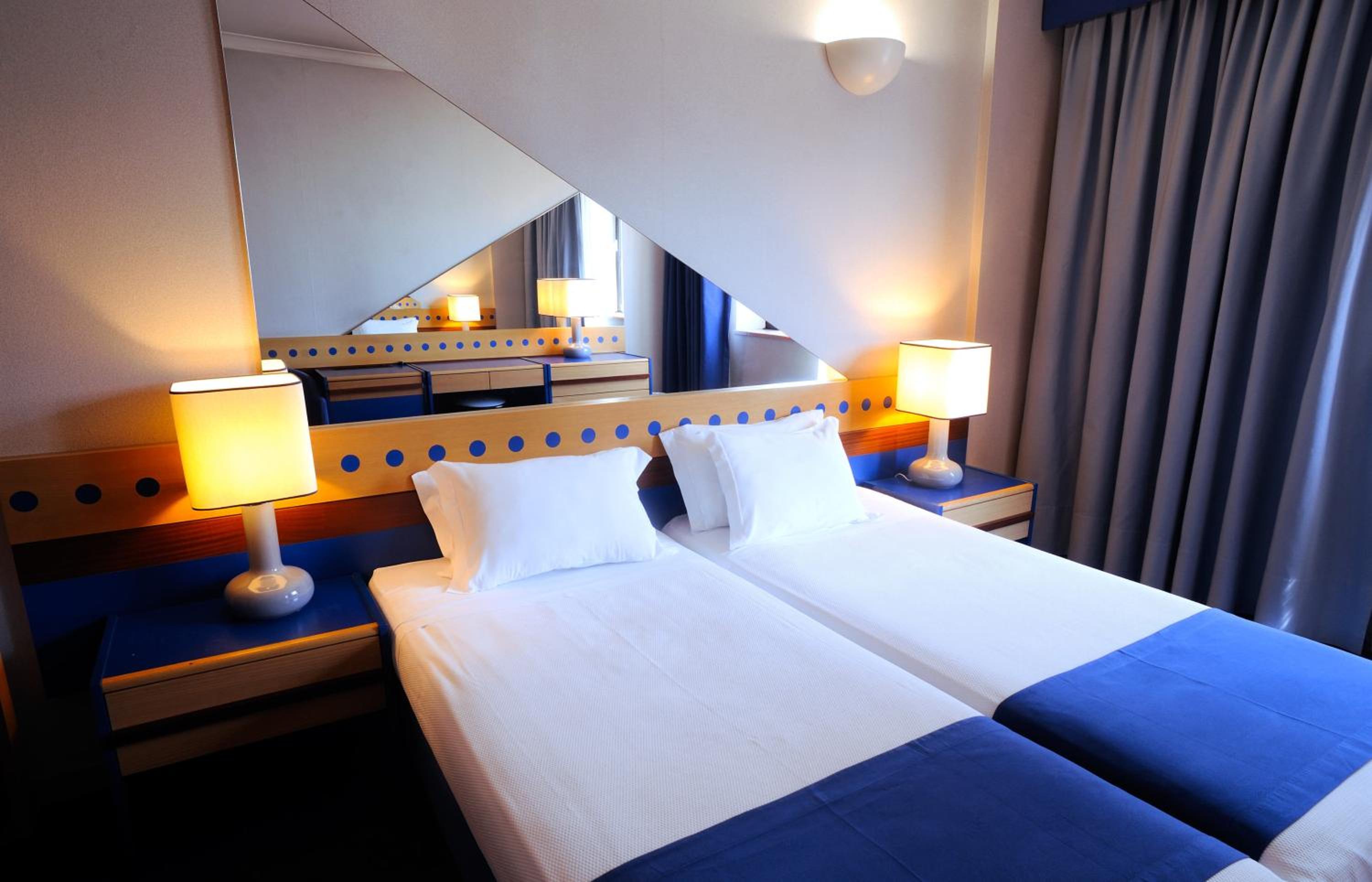 Twin Room - Photo 1