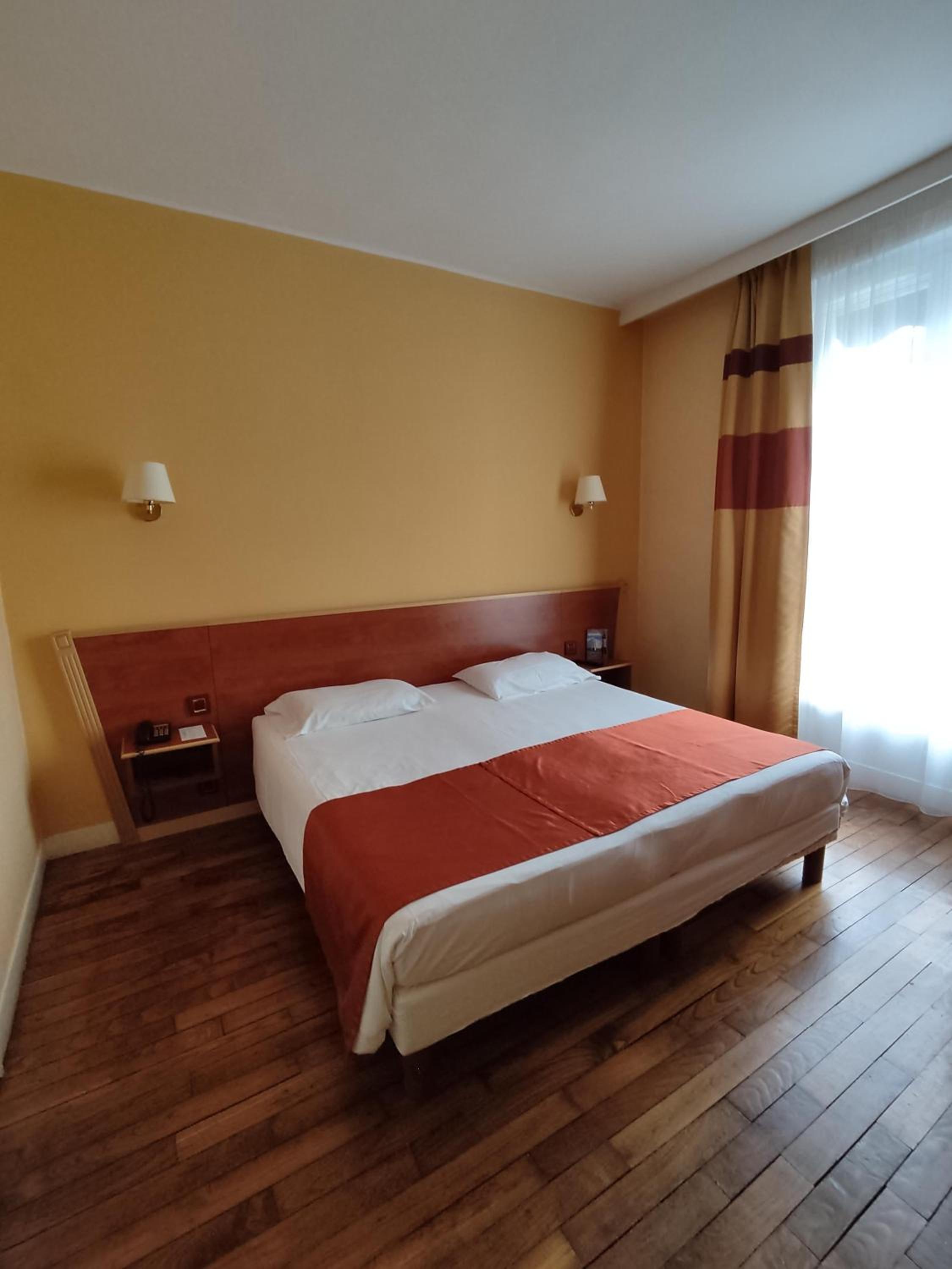 Double Room - Photo 6
