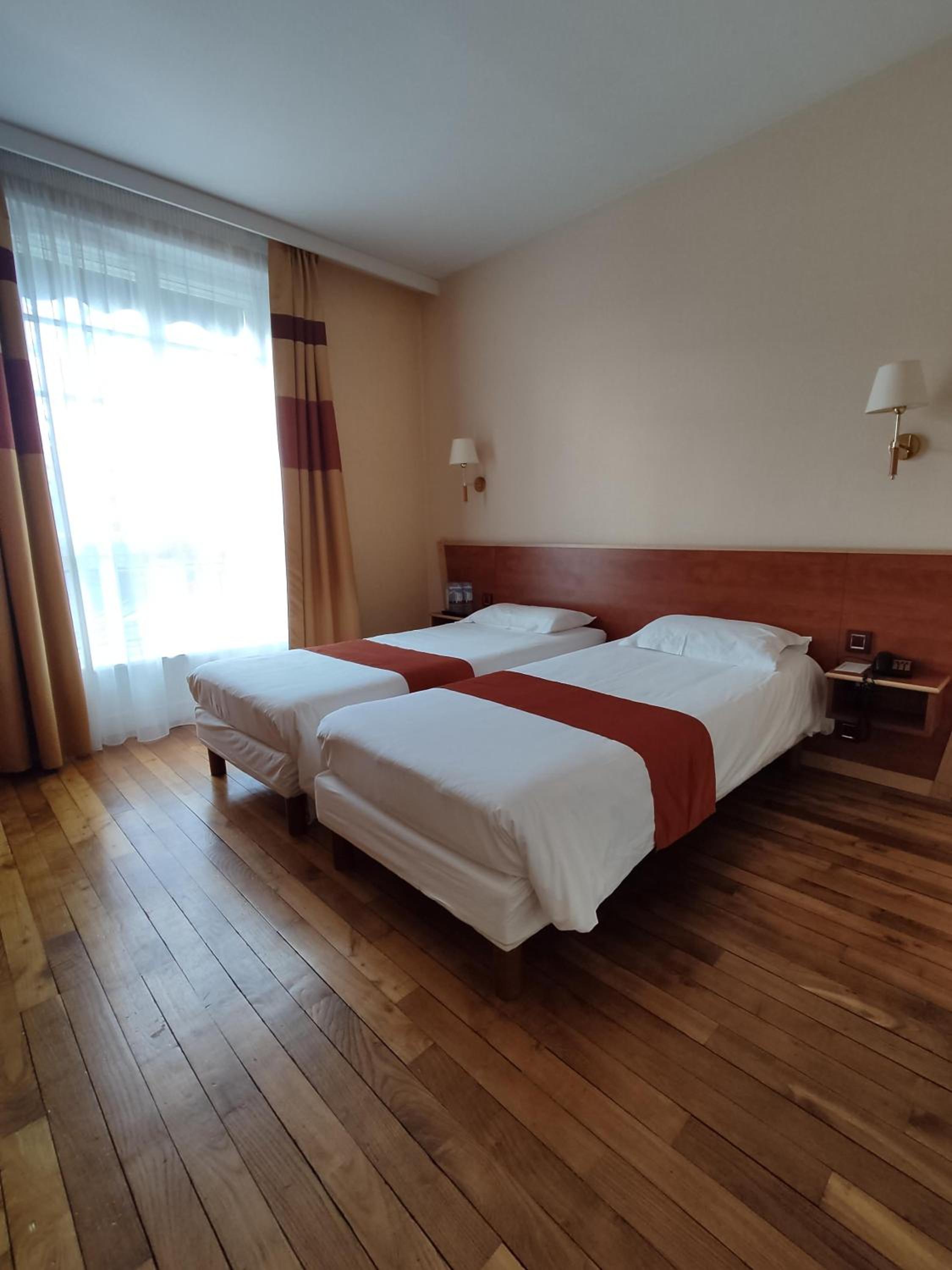 Twin Room - Photo 3
