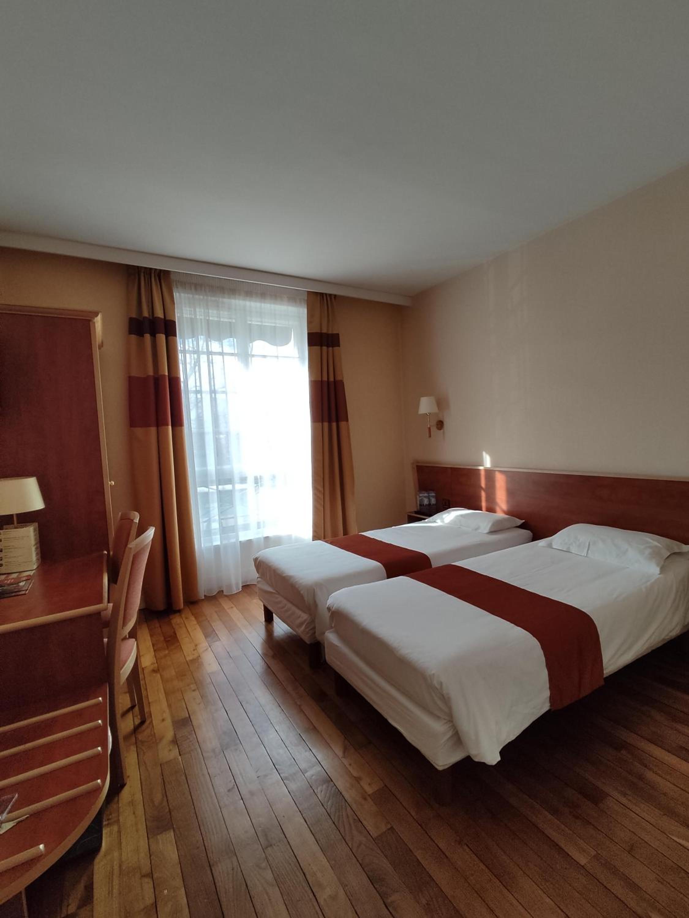 Twin Room - Photo 2