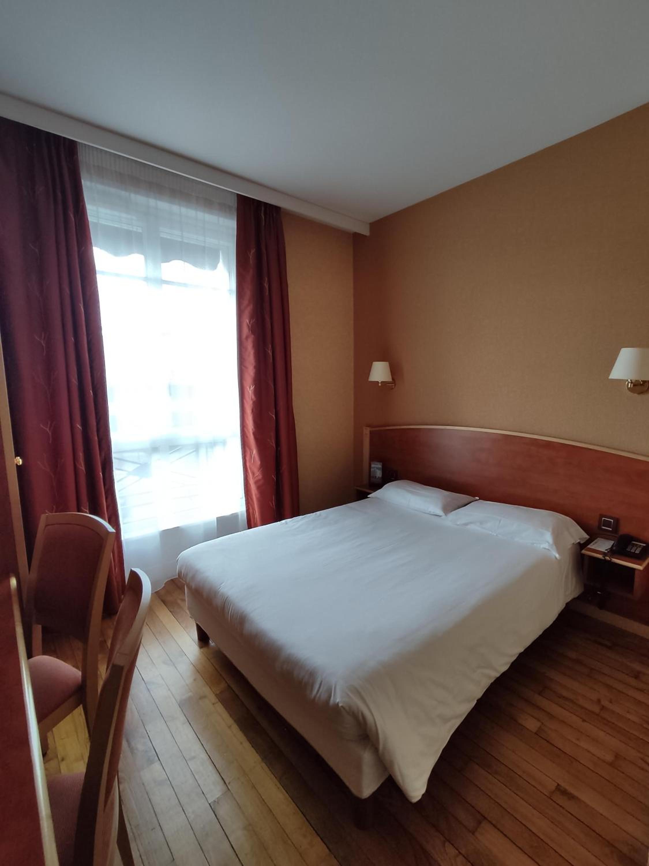 Double Room - Photo 17