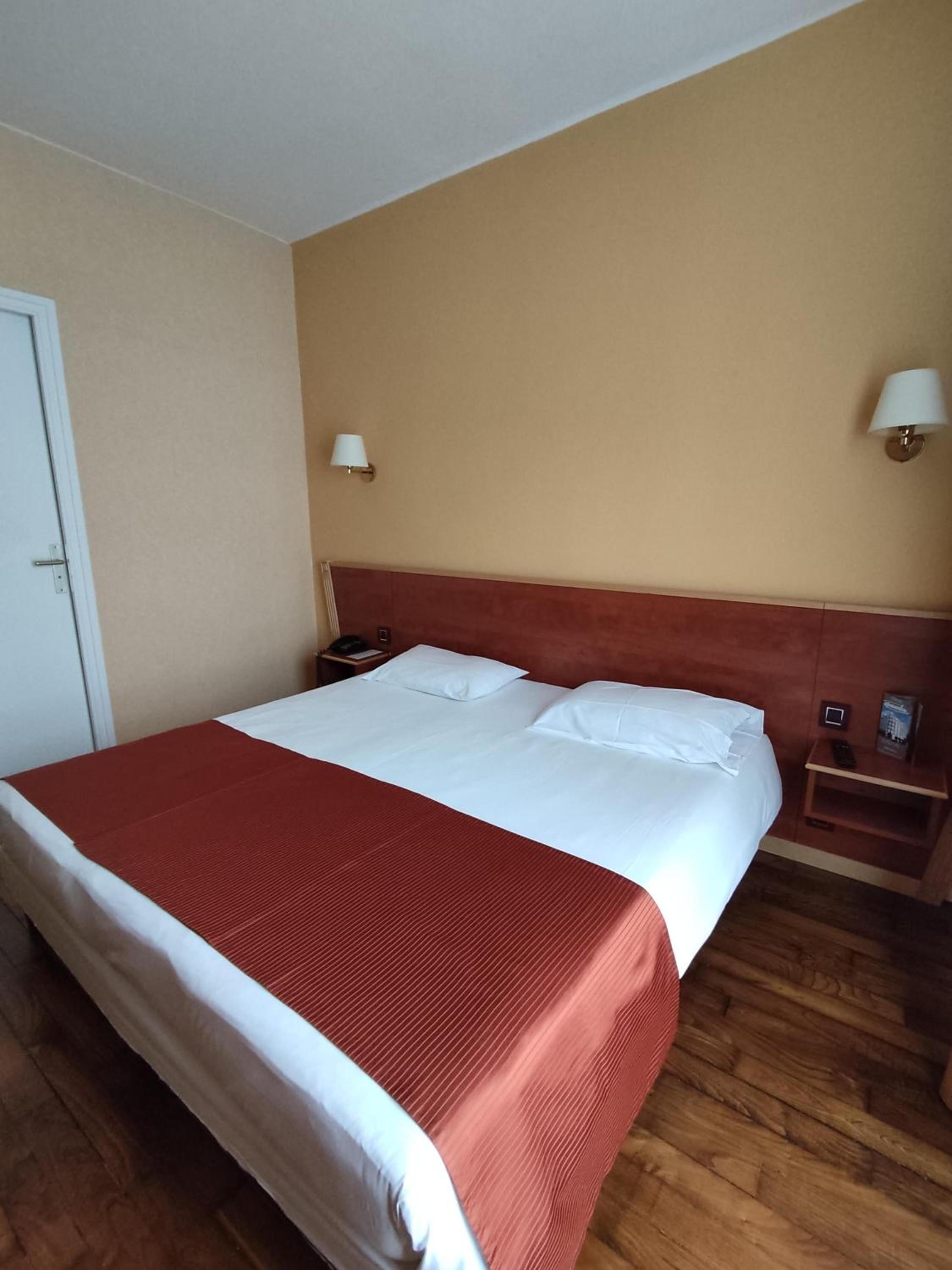 Double Room - Photo 10
