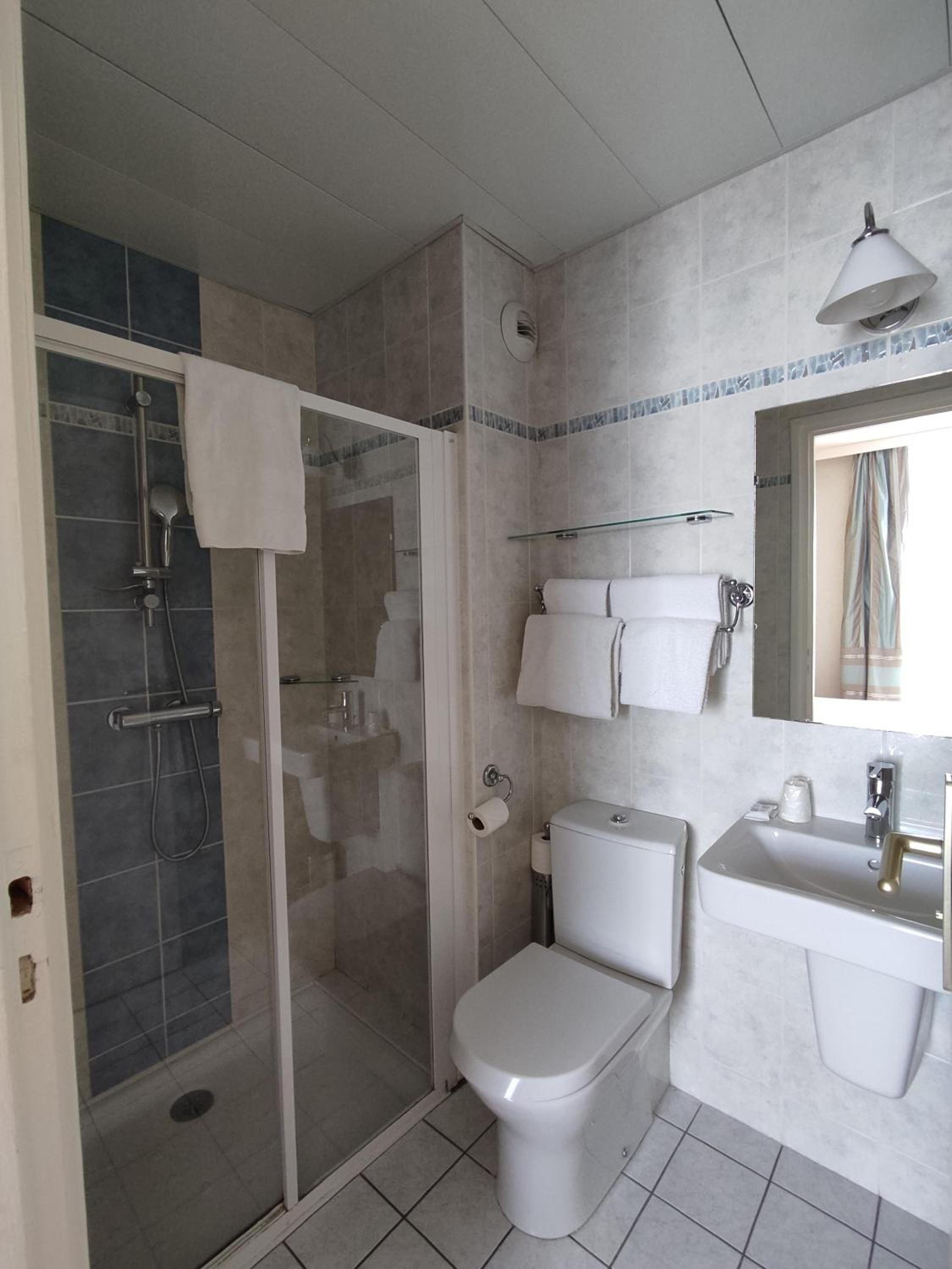 Double Room - Photo 9