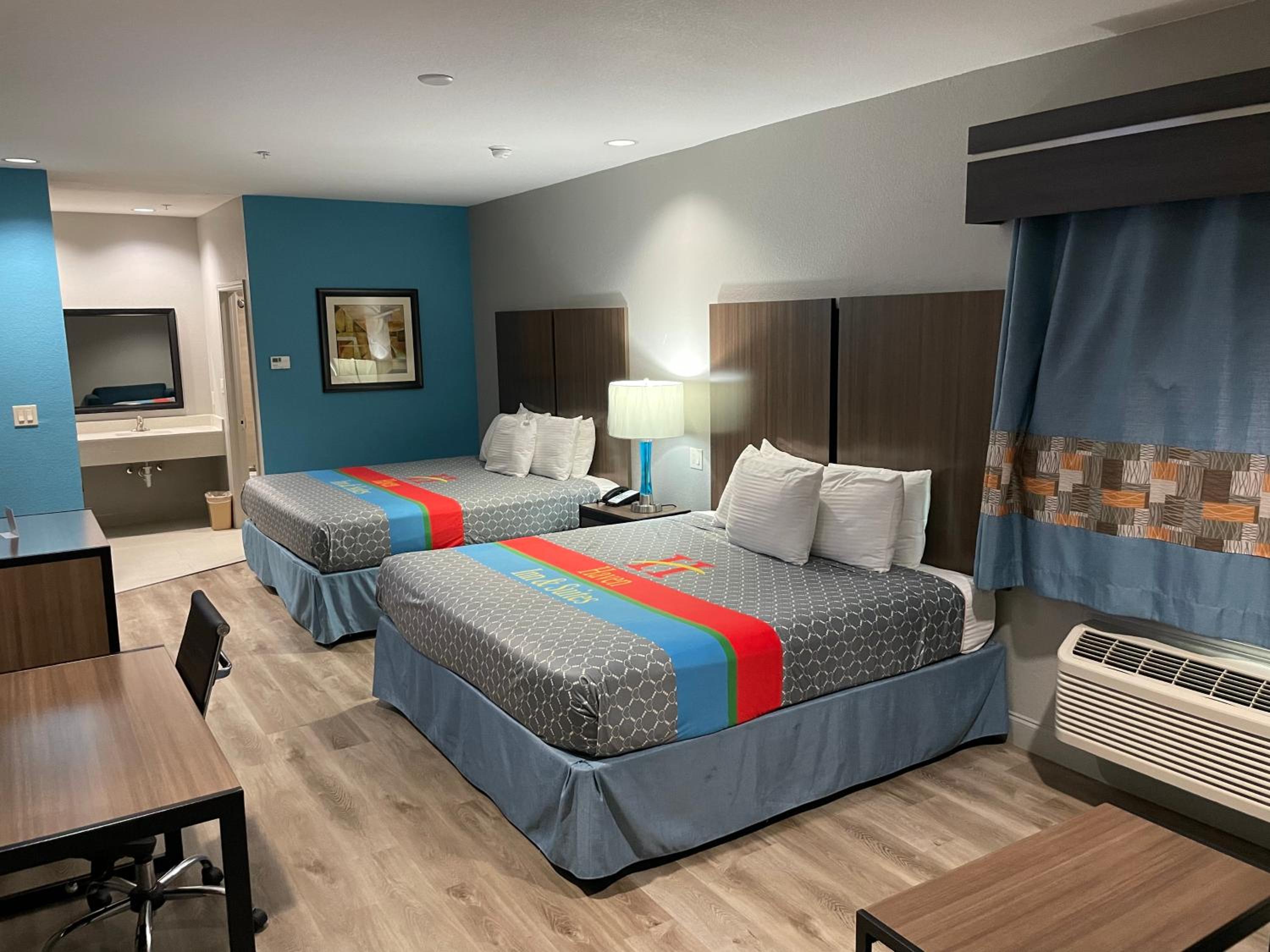 Queen Room with Two Queen Beds - Smoking