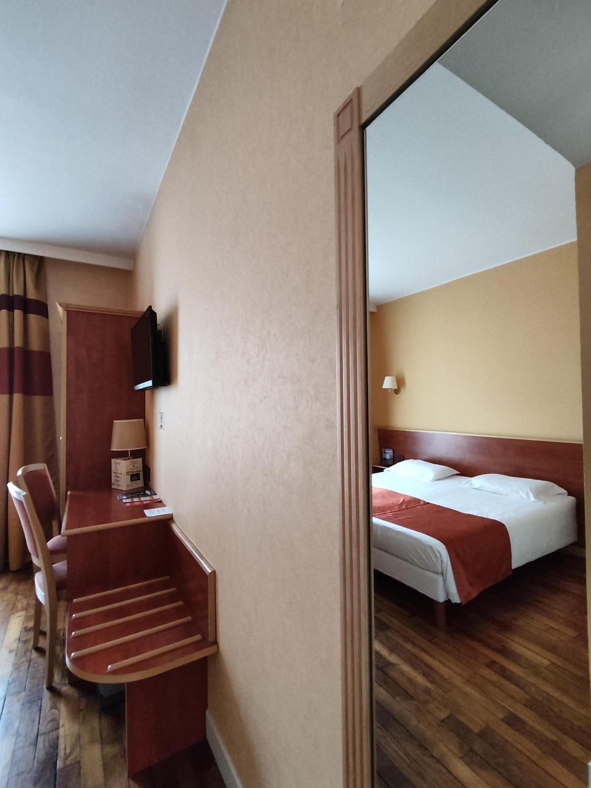 Double Room - Photo 7