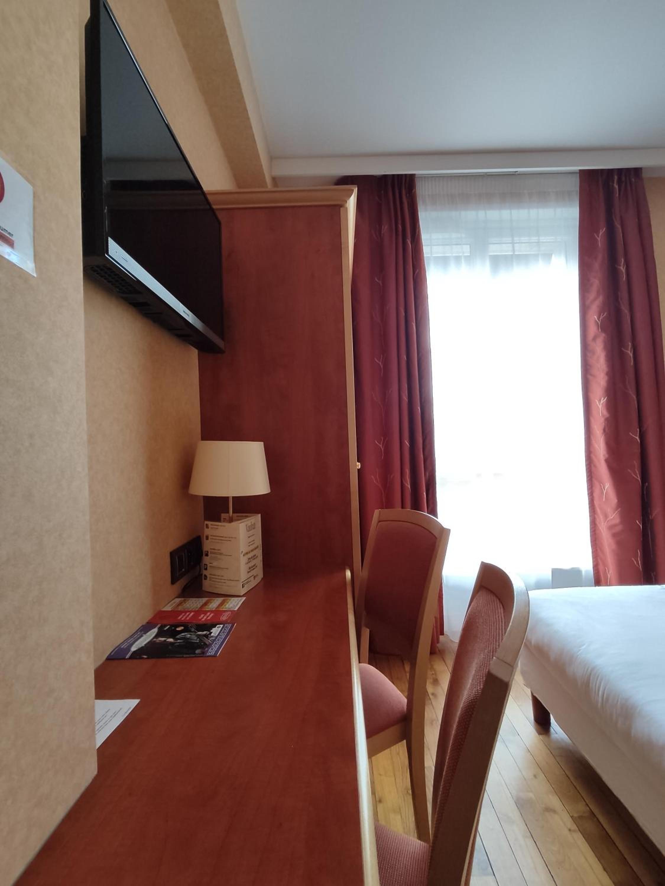 Double Room - Photo 2