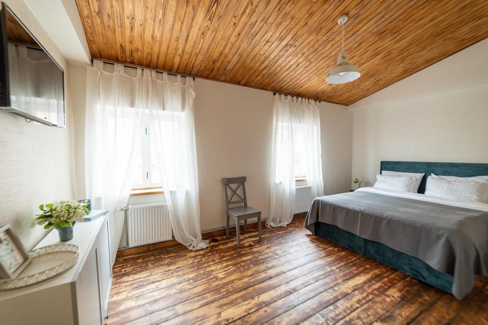 One-Bedroom Apartment - Photo 11