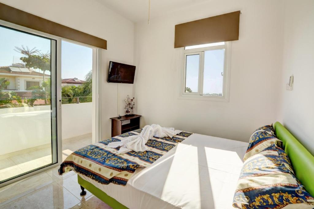 Two-Bedroom House photo 2