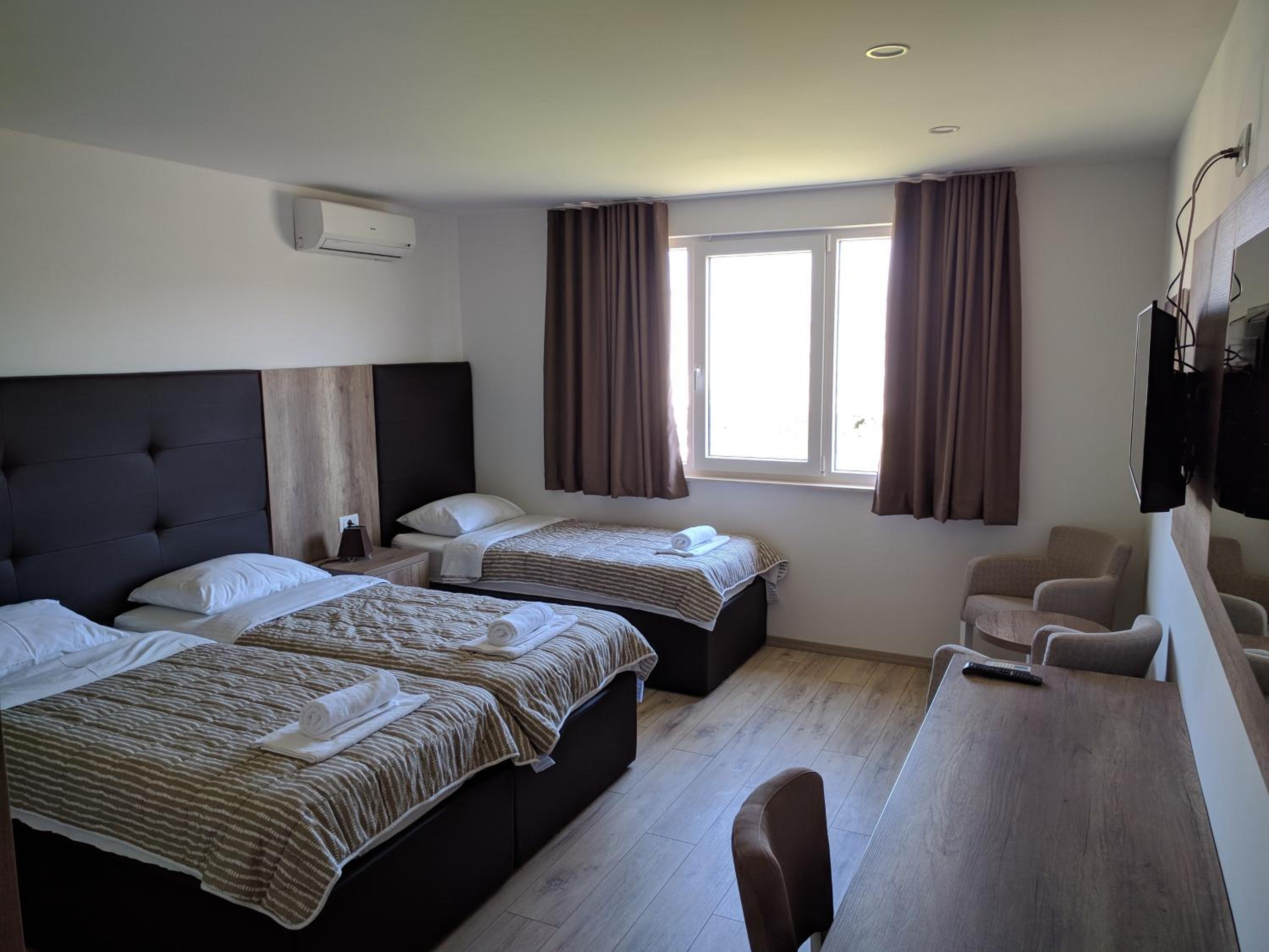 Deluxe Triple Room photo 3