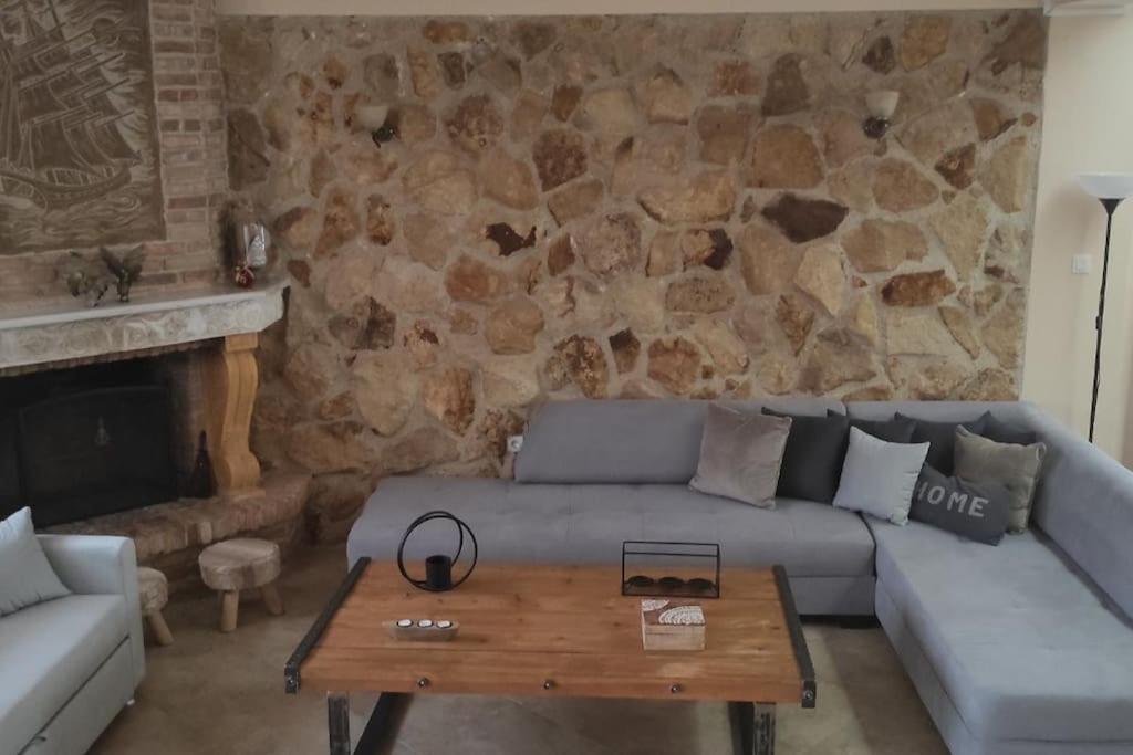 Two-Bedroom House - Photo 3
