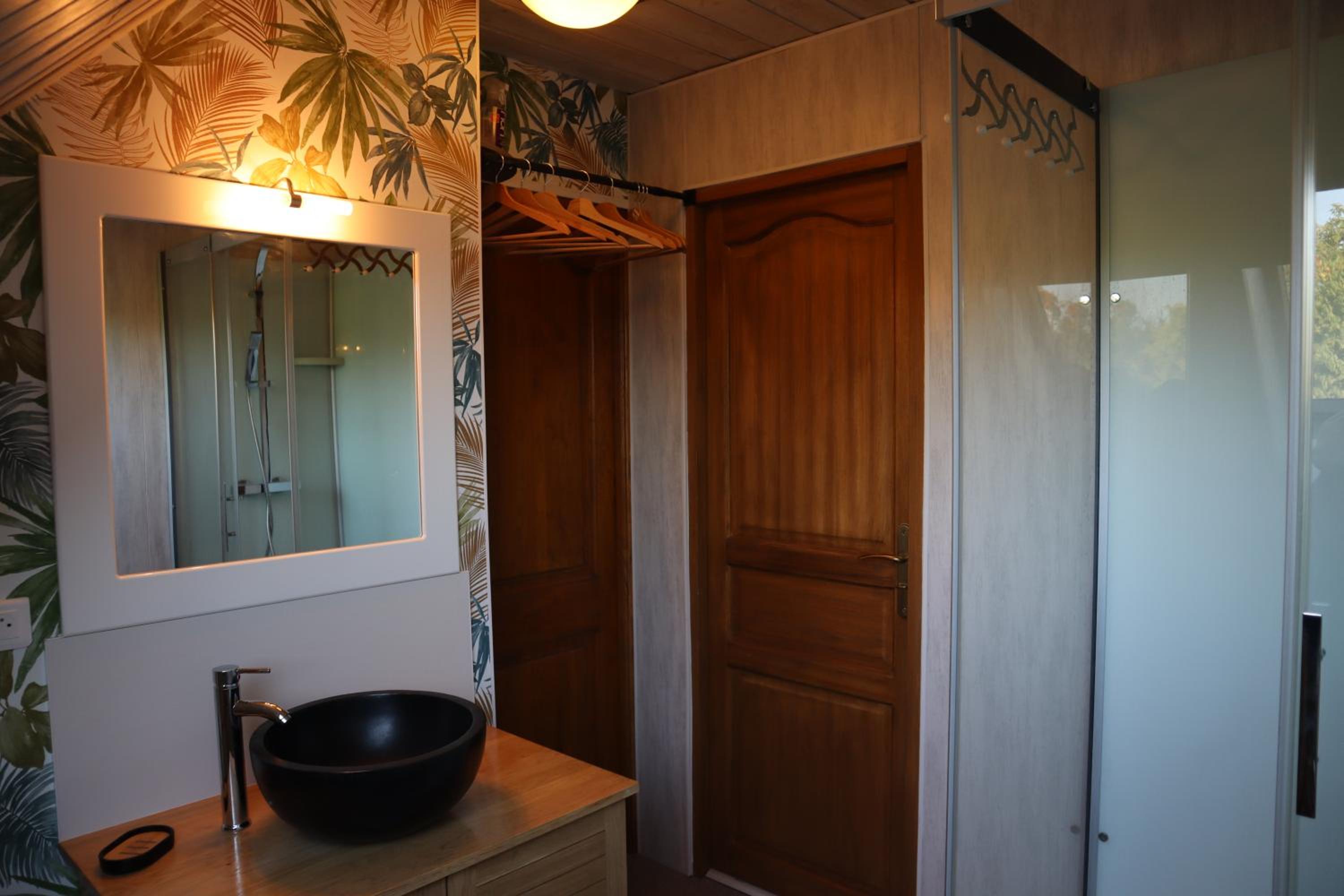 Double Room with Private Bathroom - Photo 6
