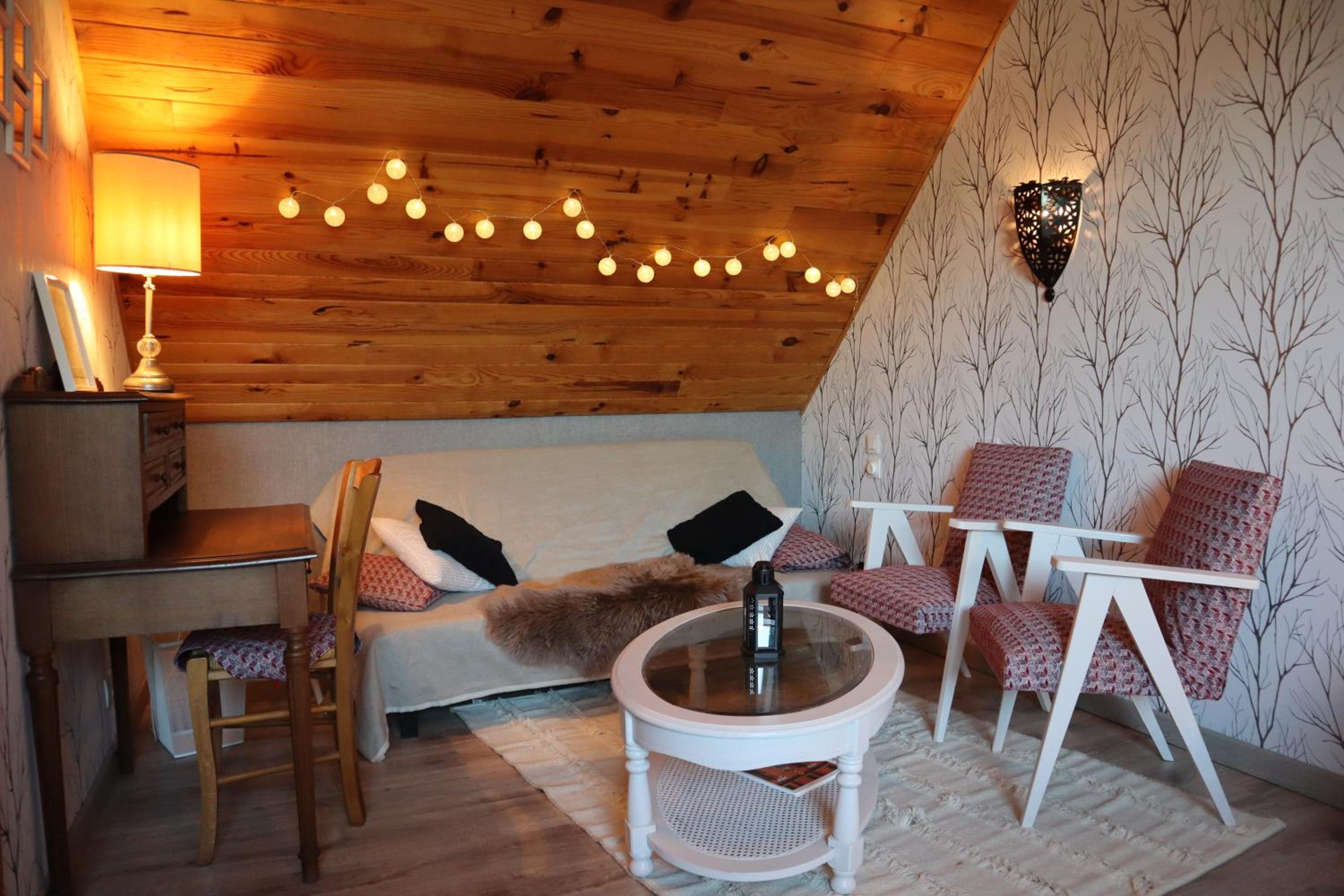 Family Room with Private Bathroom - Photo 5