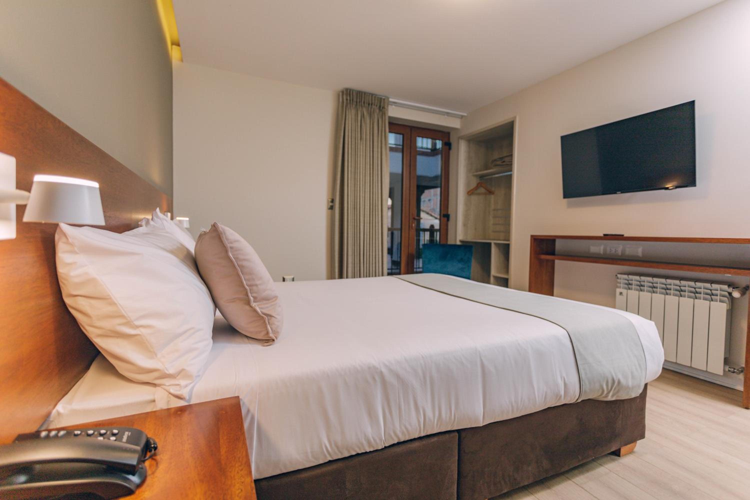 Superior Queen Room with View