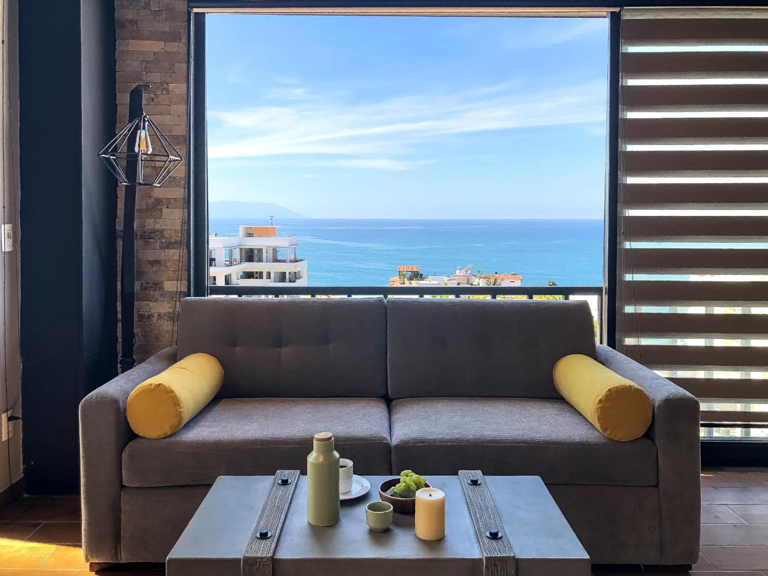 Suite with Balcony - Photo 13
