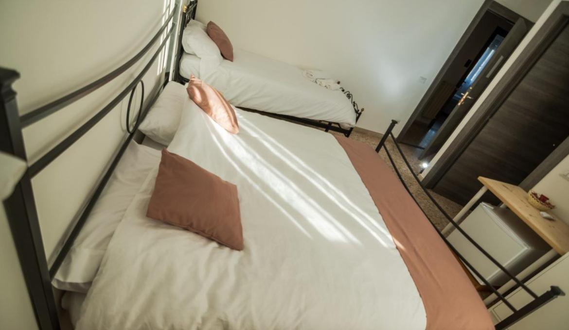 Double Room with Extra Bed photo 3