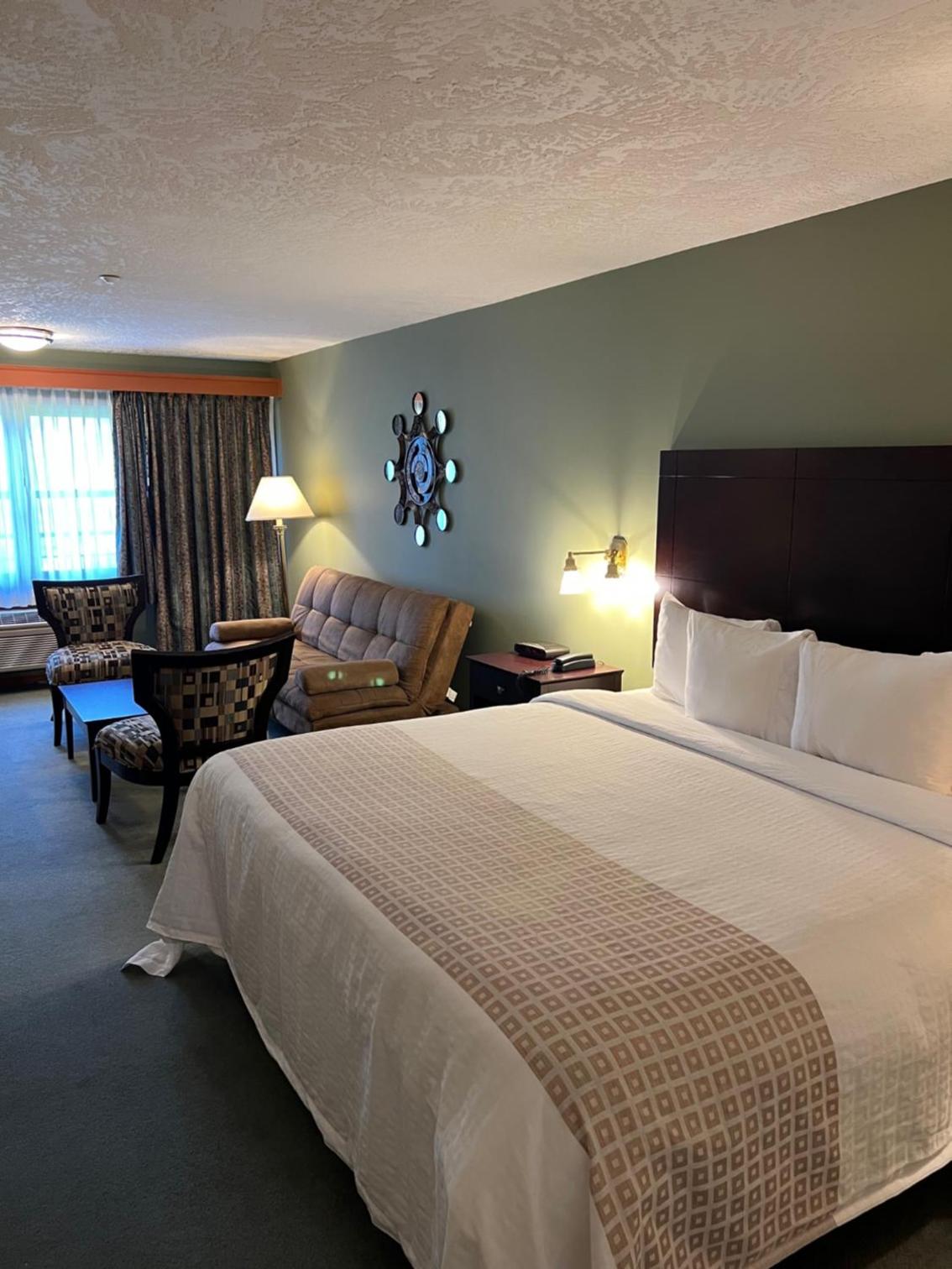 Deluxe King Room photo 1