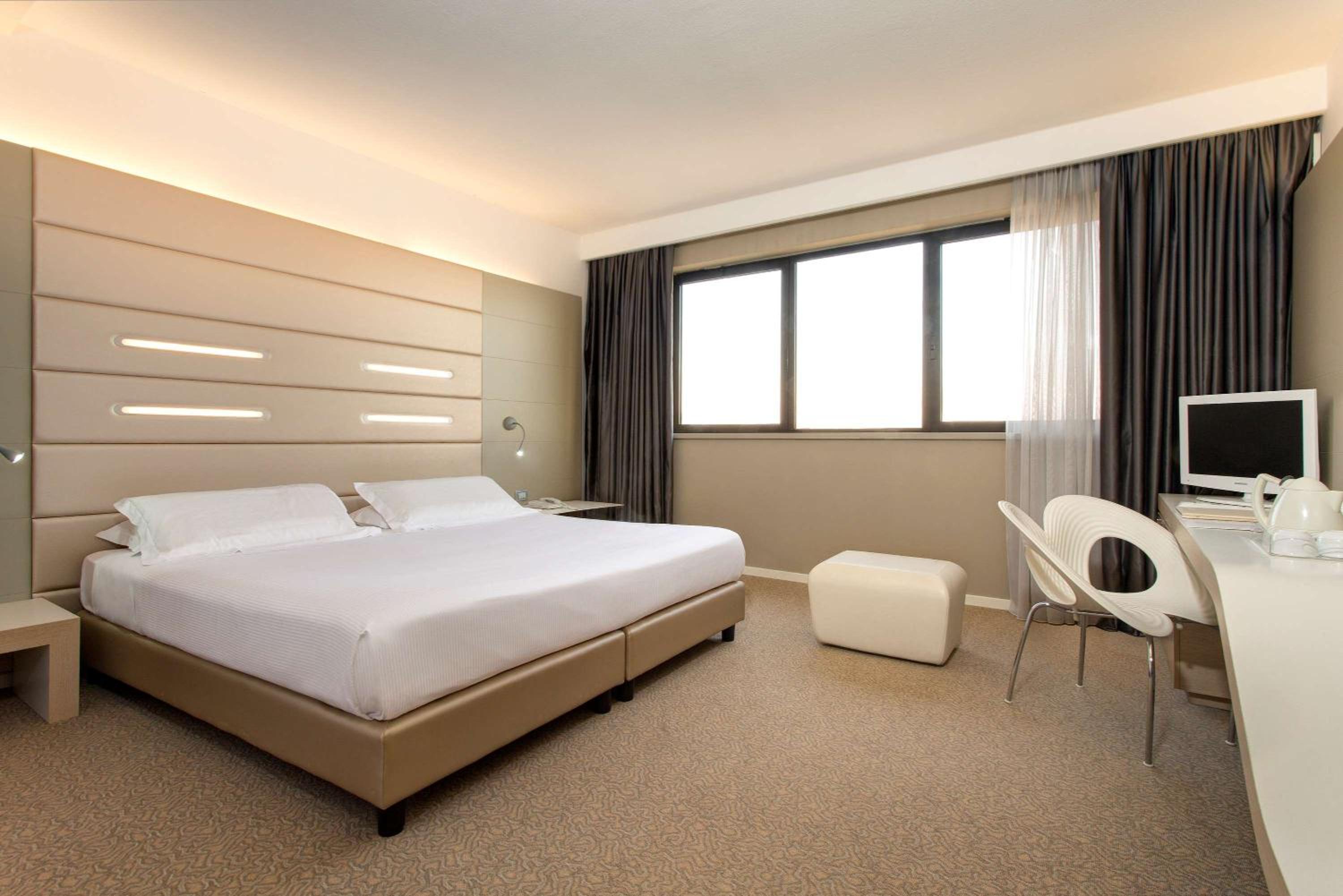 Standard King Room - Photo 1