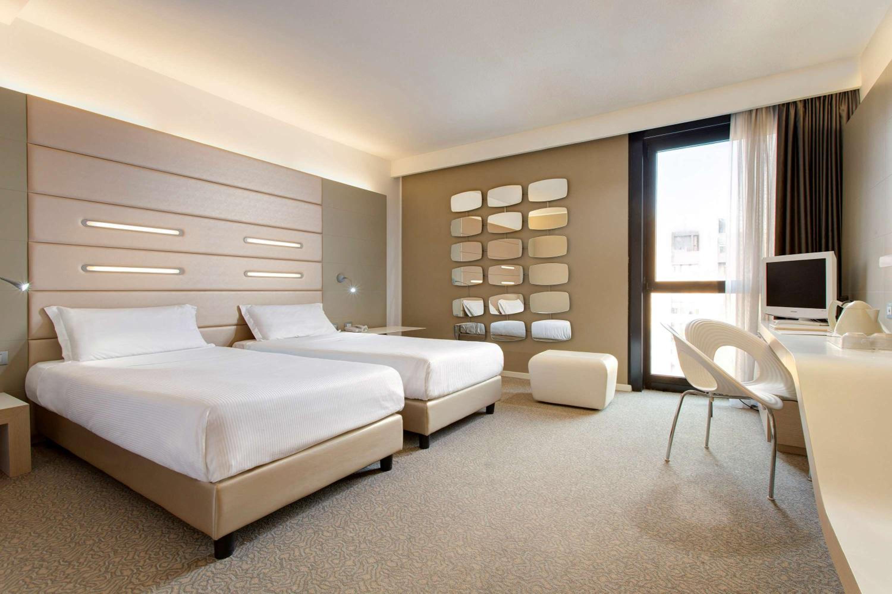 Standard Twin Room - Photo 3