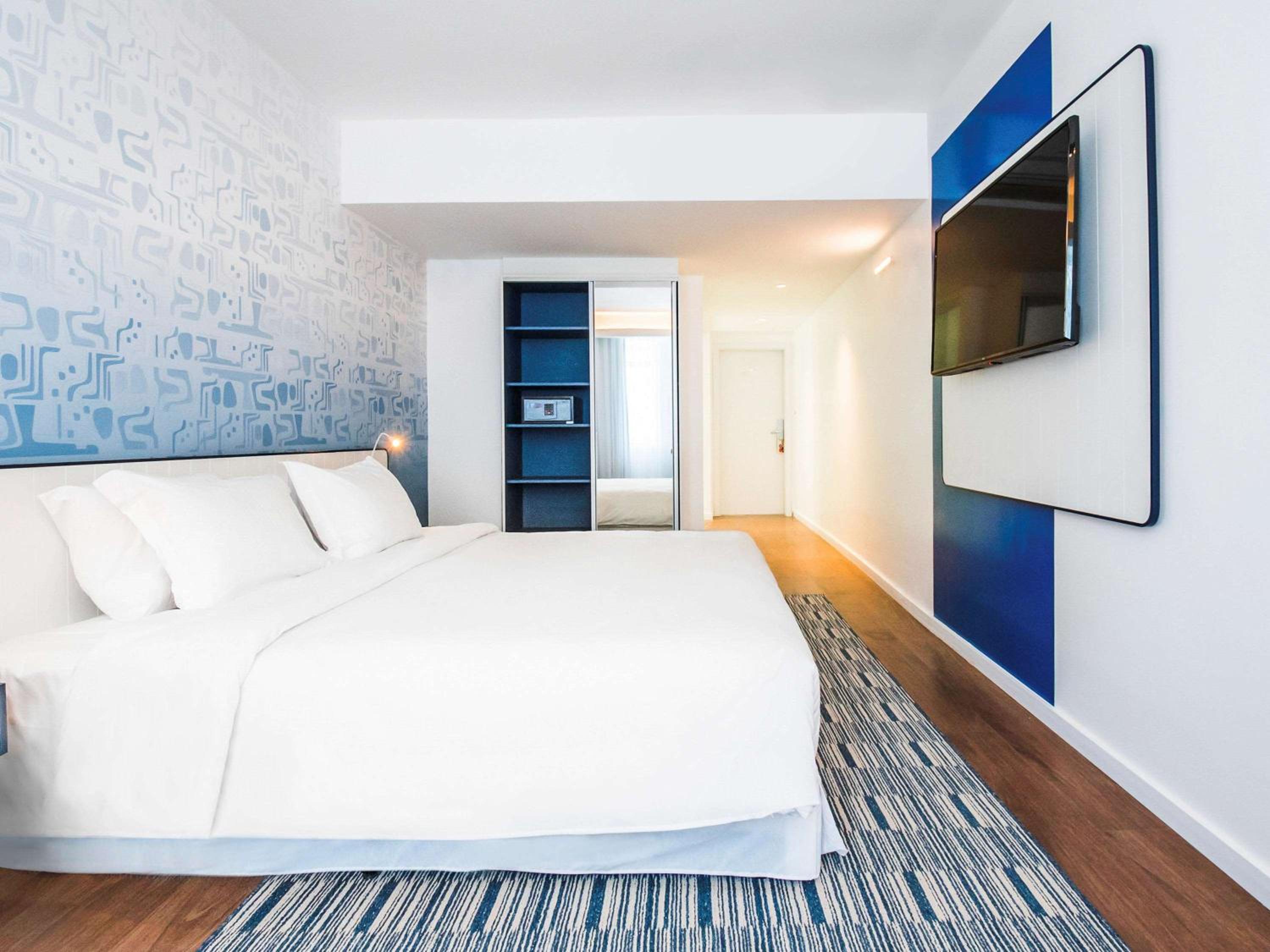 Executive Double Room with Partial Sea View