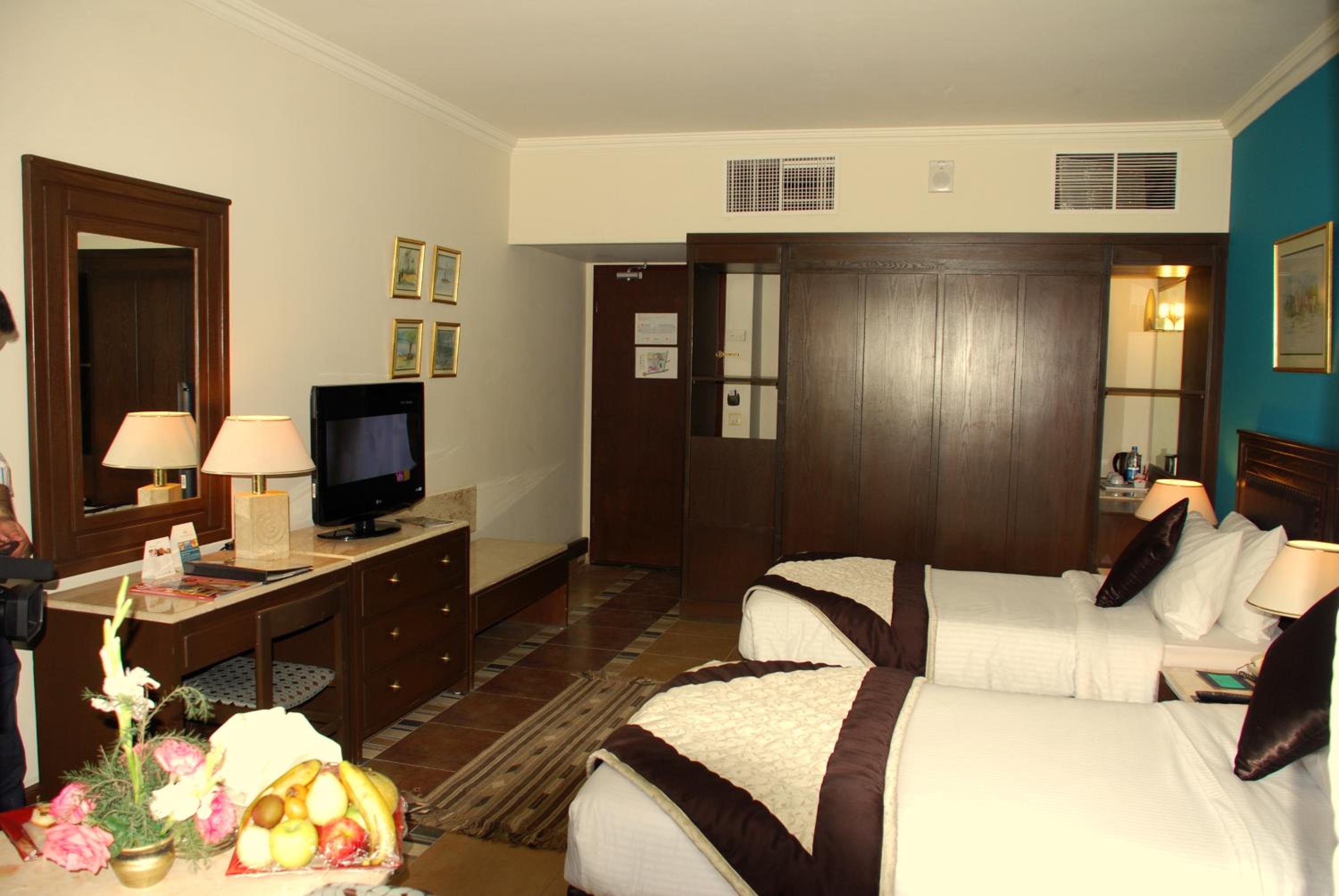 Double Or Twin Room thumbnail 5