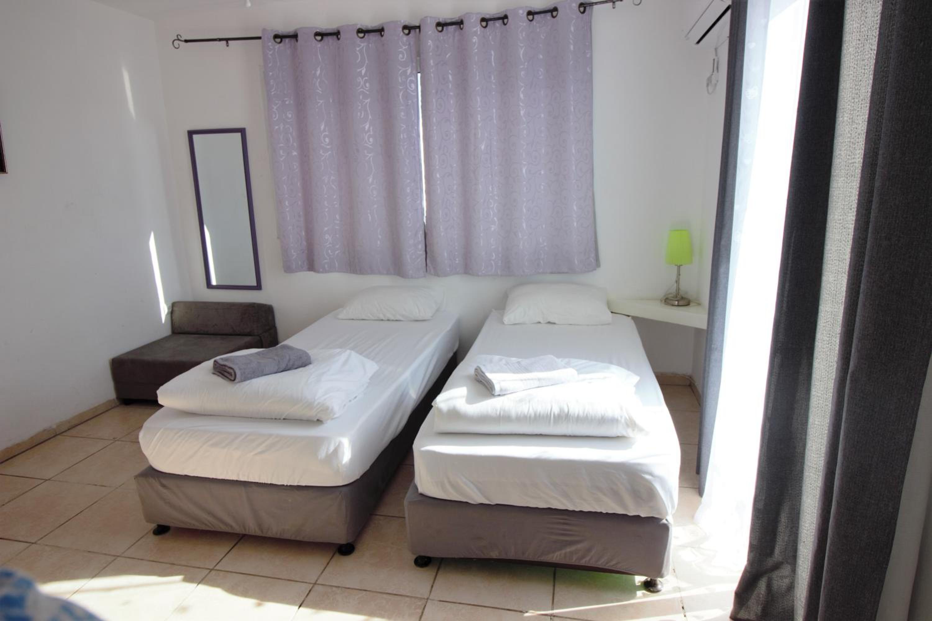 Double Room with Shared Bathroom photo 2