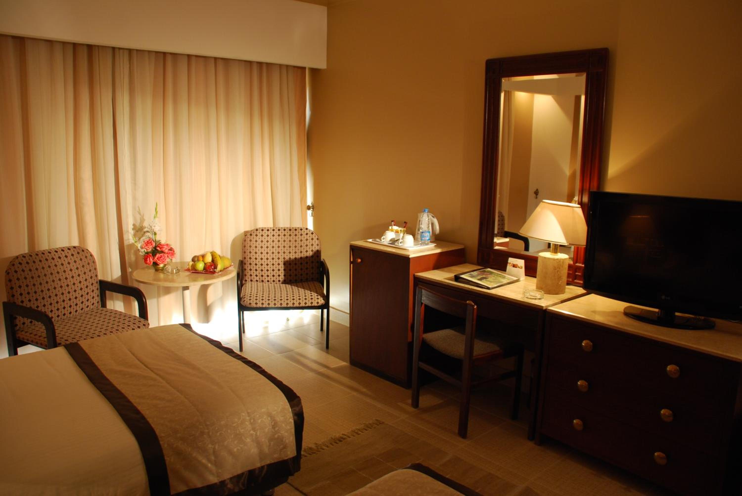 Double Or Twin Room thumbnail 6
