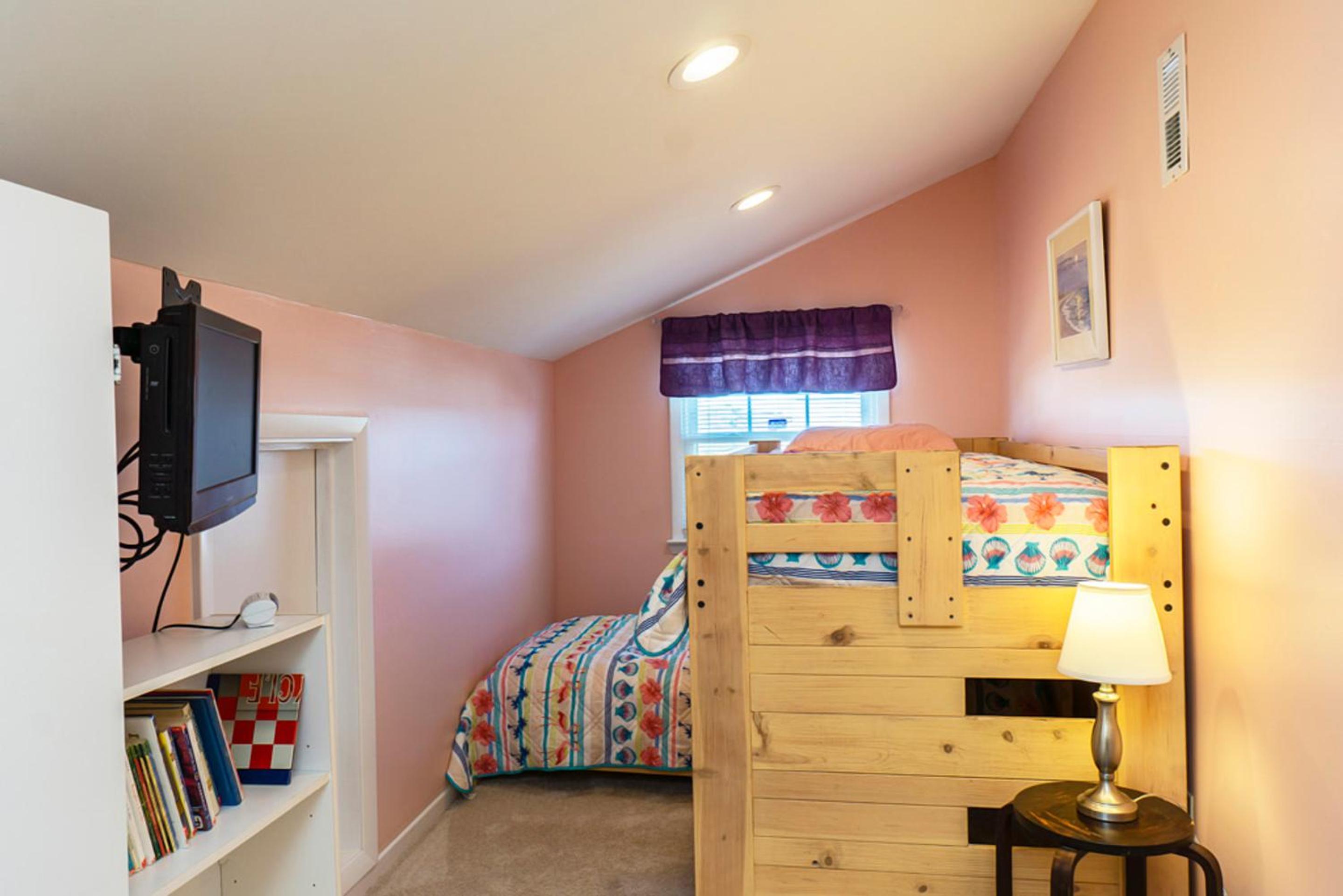 Five-Bedroom House photo 1