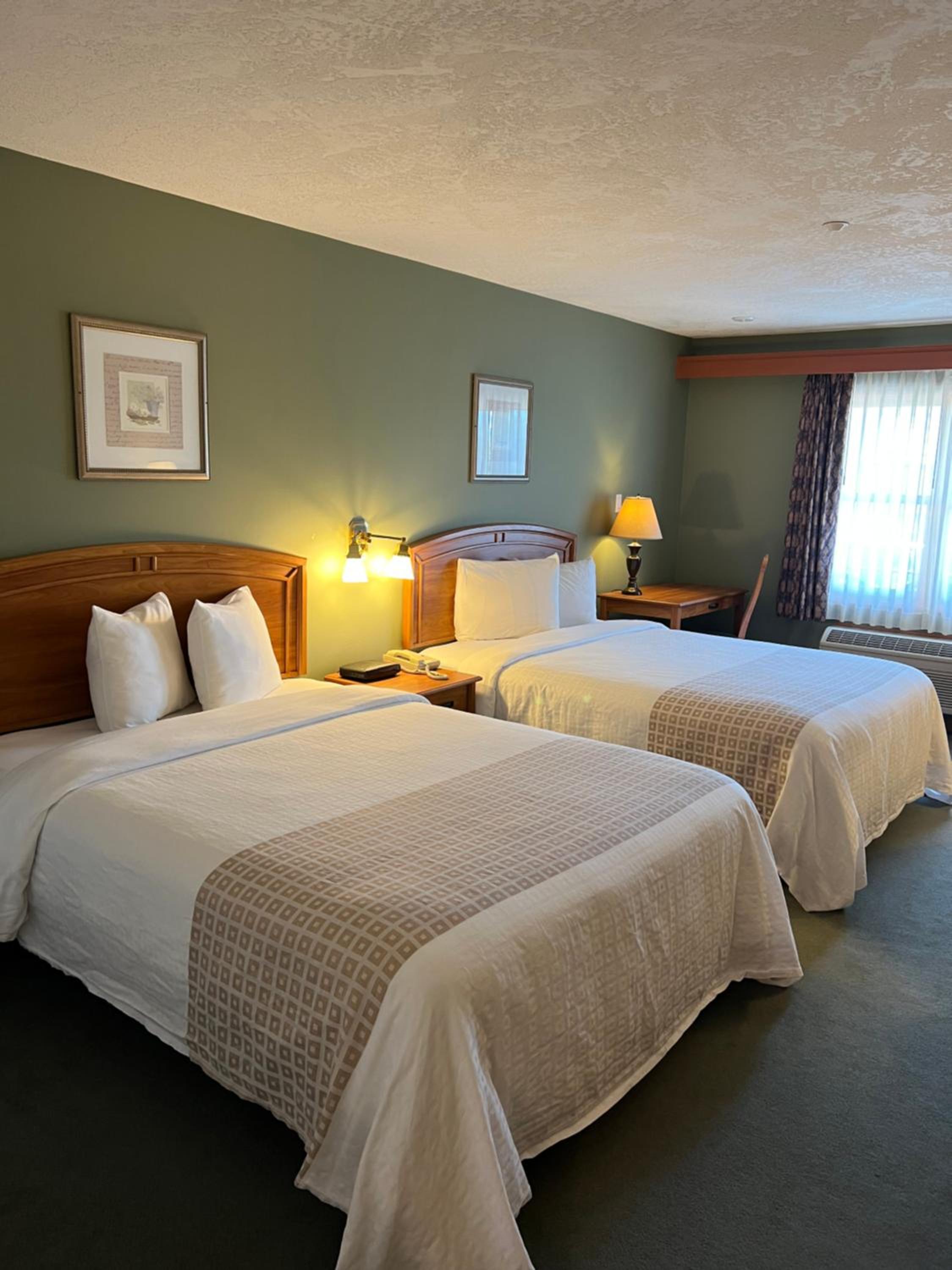Queen Room with Two Queen Beds photo 1
