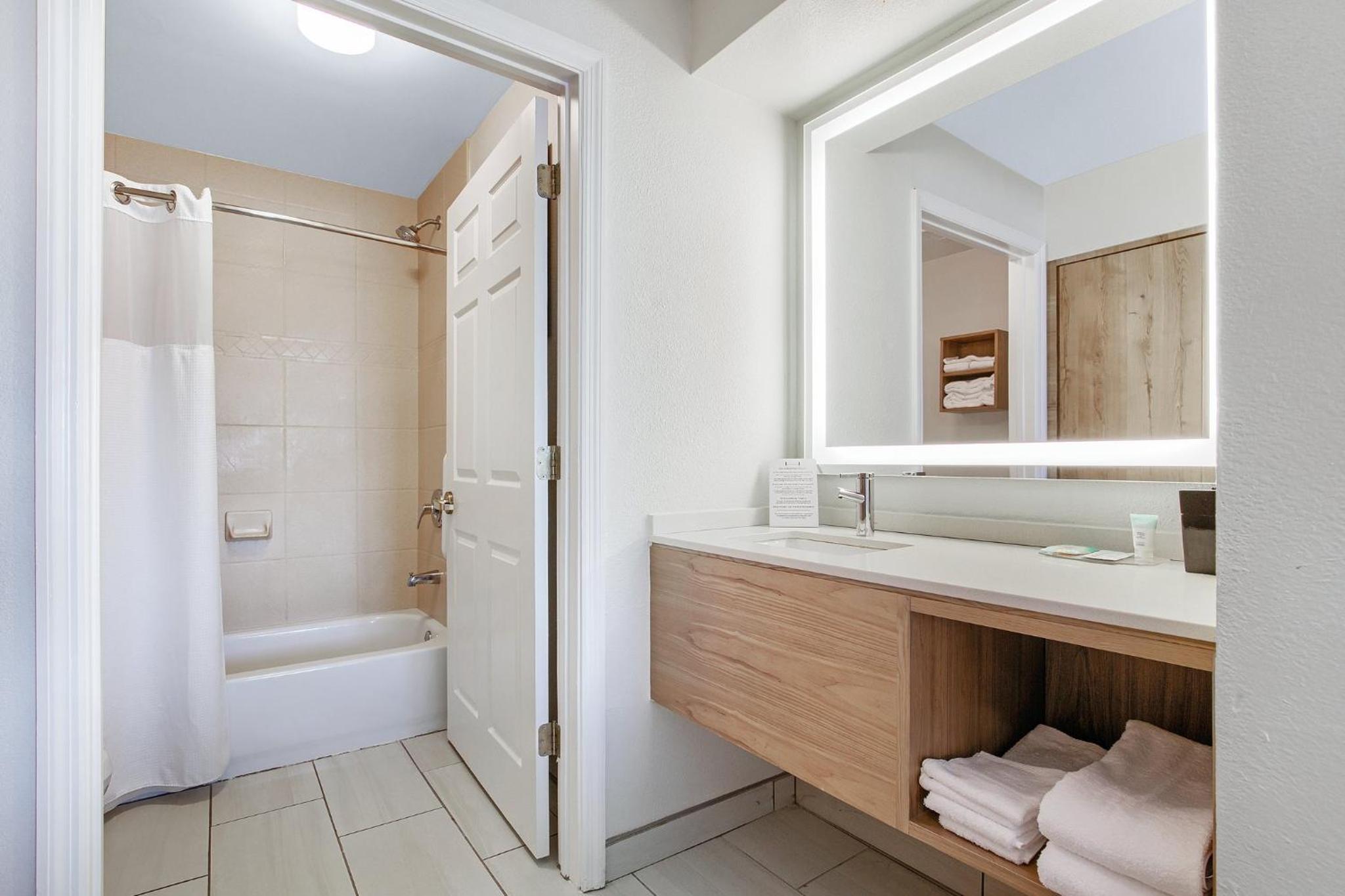Studio Suite - Photo 2