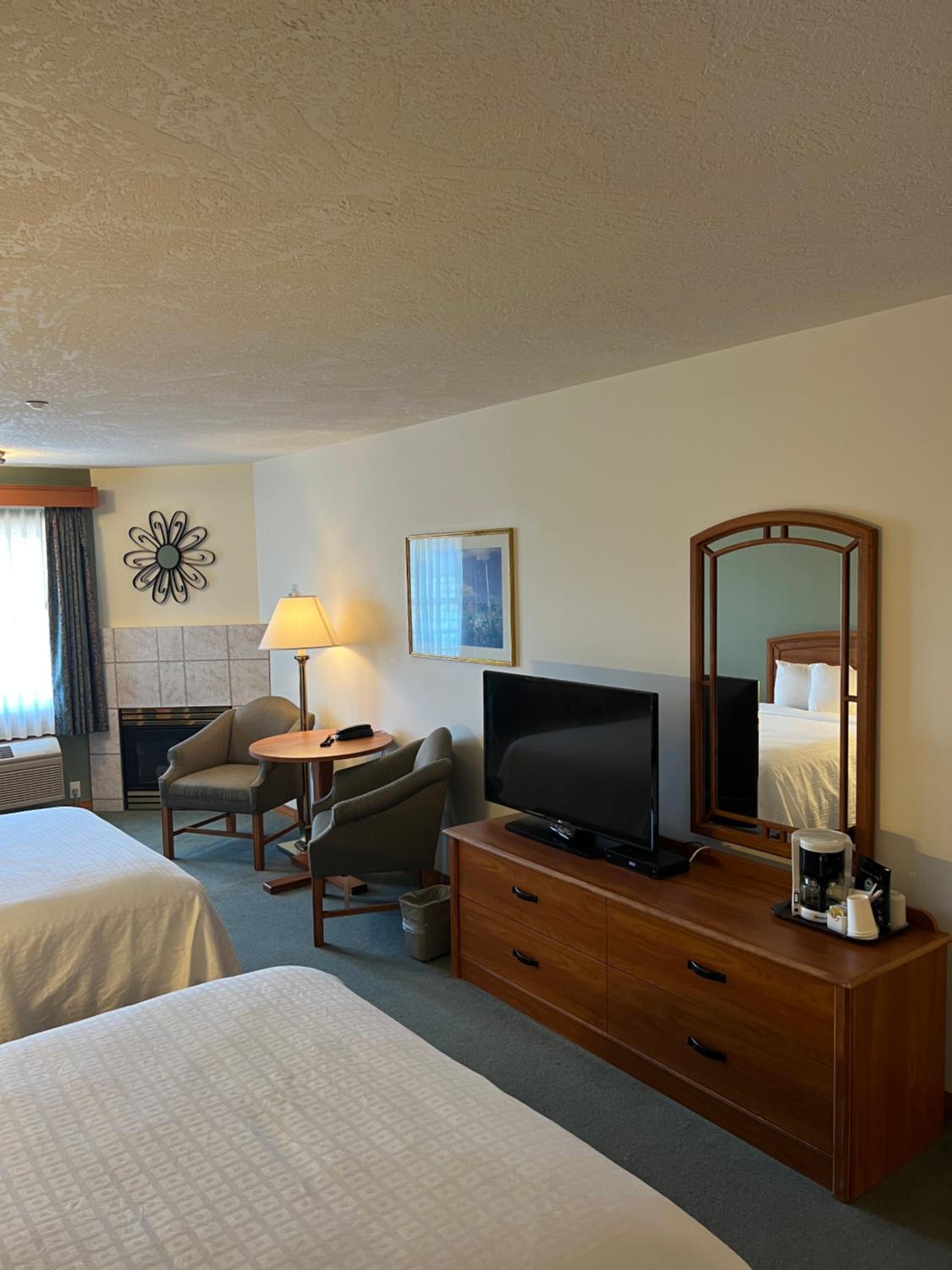 Deluxe Queen Room with Two Queen Beds photo 1