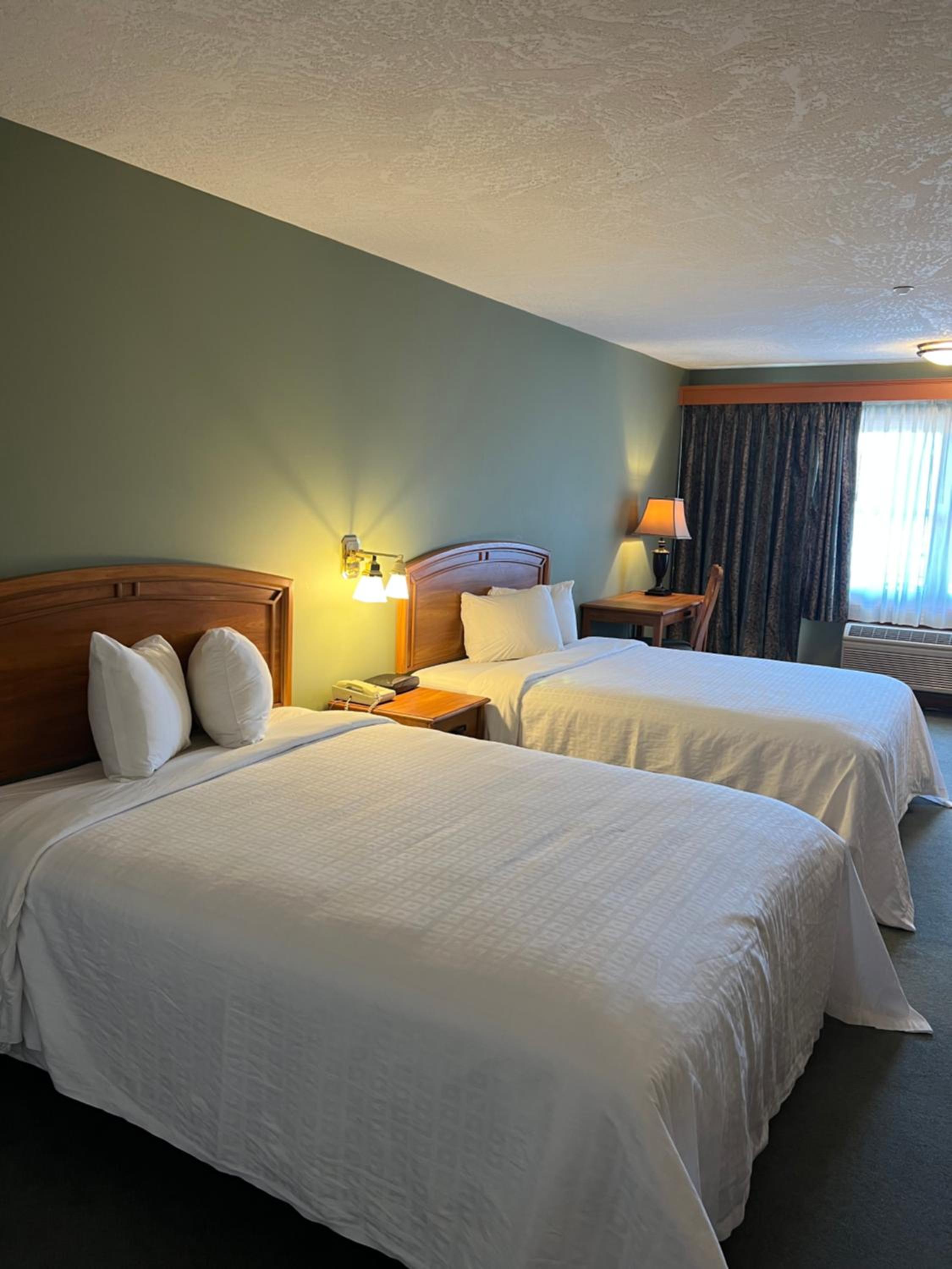 Deluxe Queen Room with Two Queen Beds photo 2