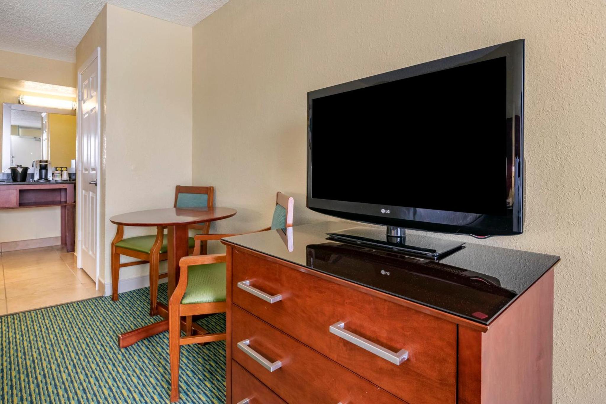 Standard Exterior Queen Room with Two Queen Beds
