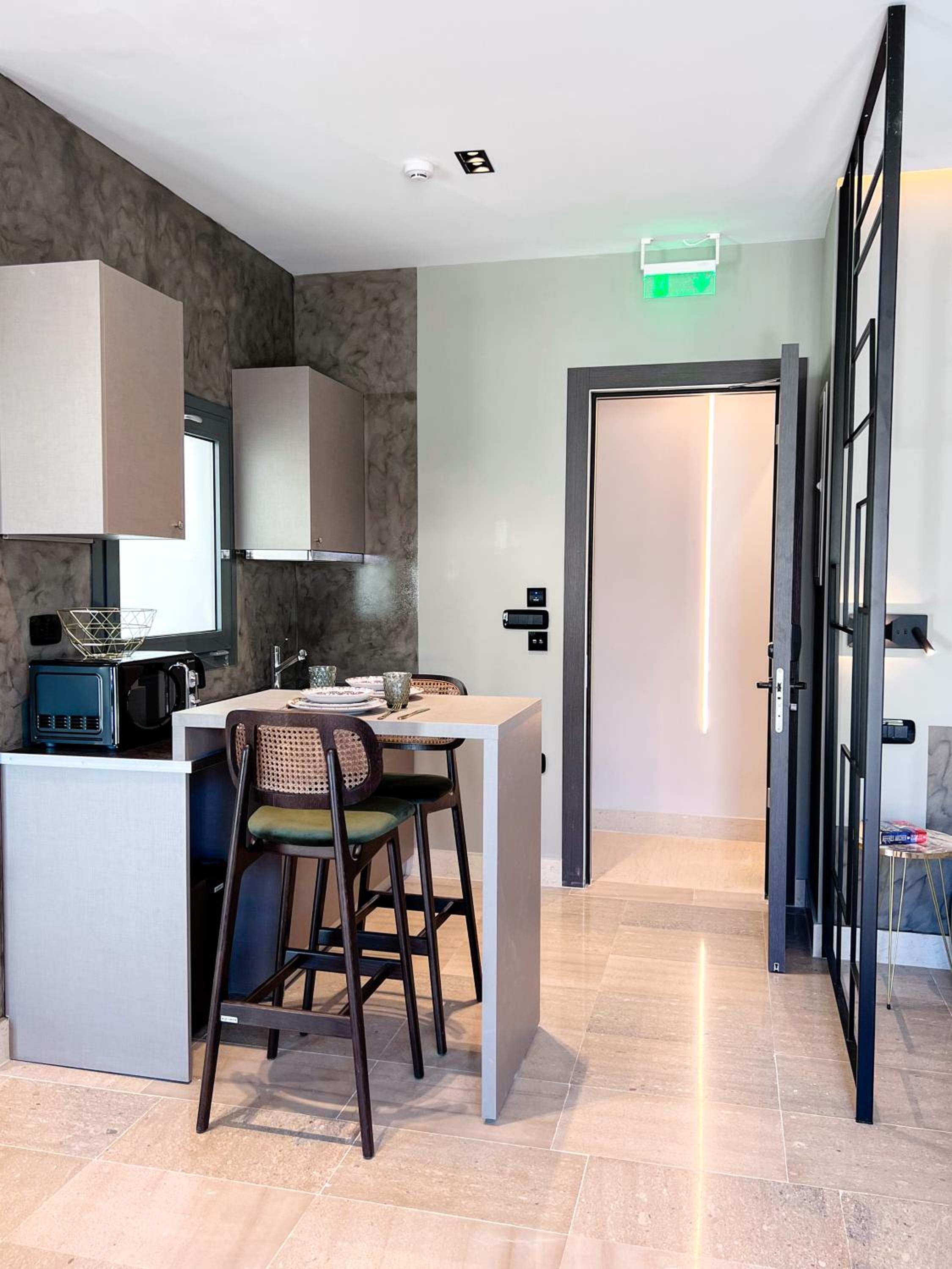 Double or Twin Room with City View photo 3