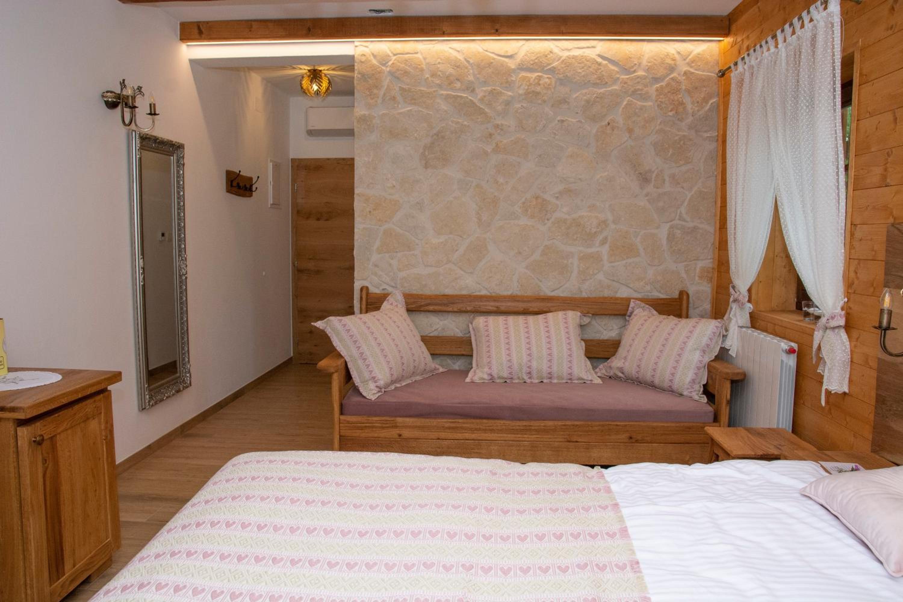 Luxury Quadruple Room - Photo 10