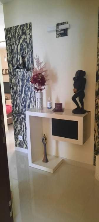One-Bedroom Apartment - Photo 2