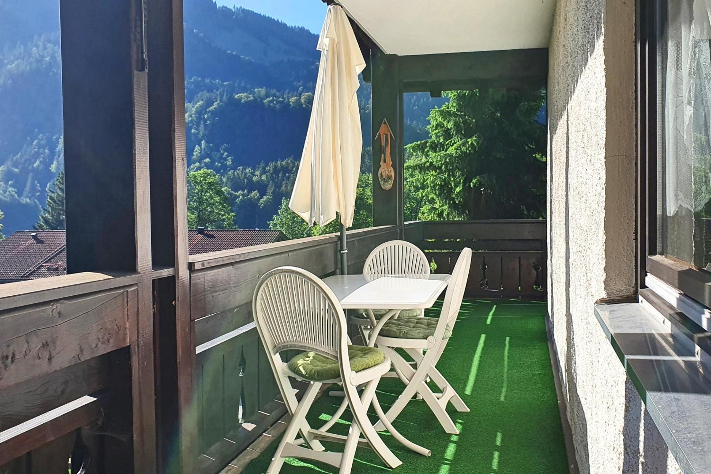 Apartment with Balcony photo 3