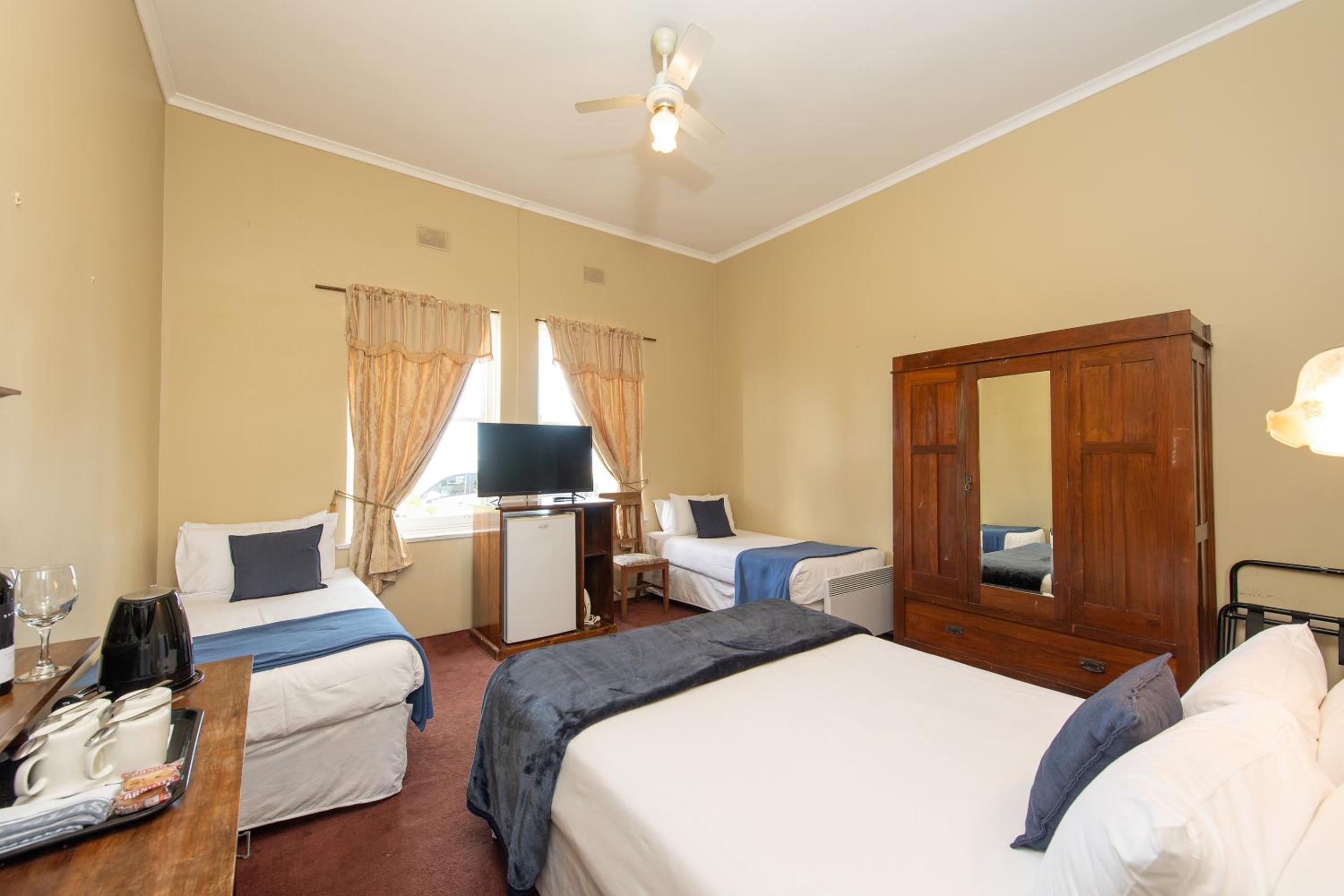 Seafront Family Room photo 3