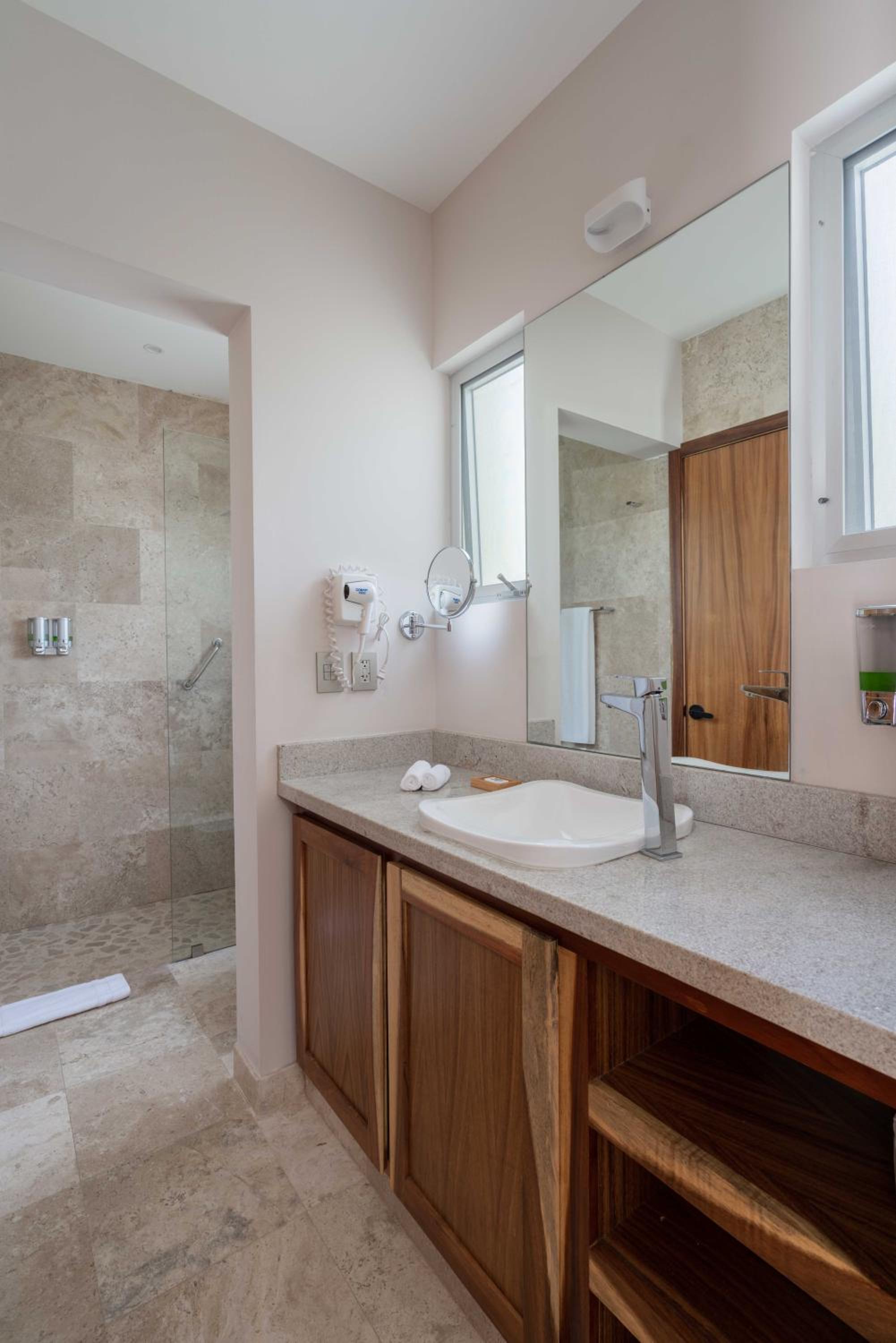 One-Bedroom Apartment - Photo 6