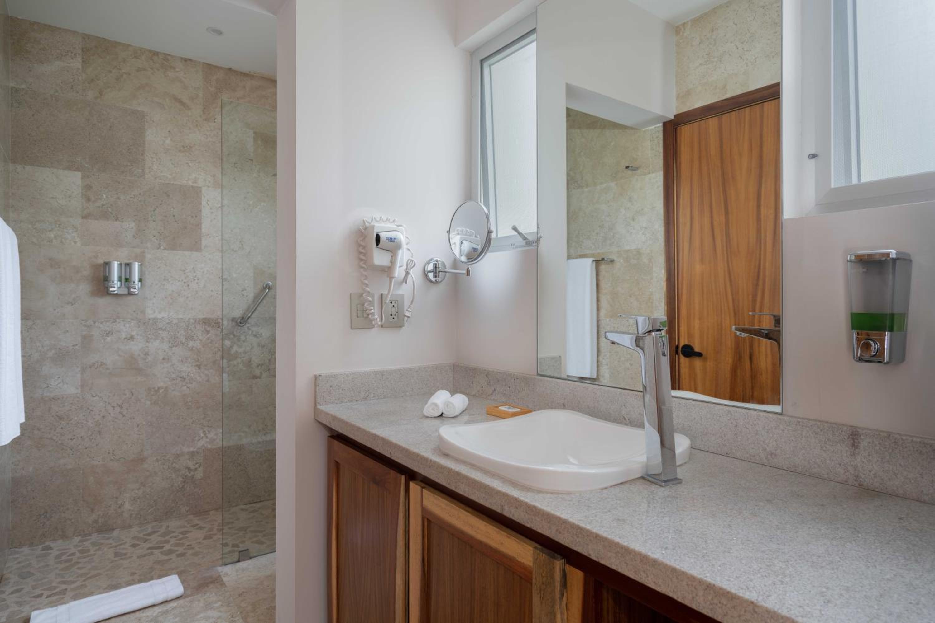 One-Bedroom Apartment - Photo 4