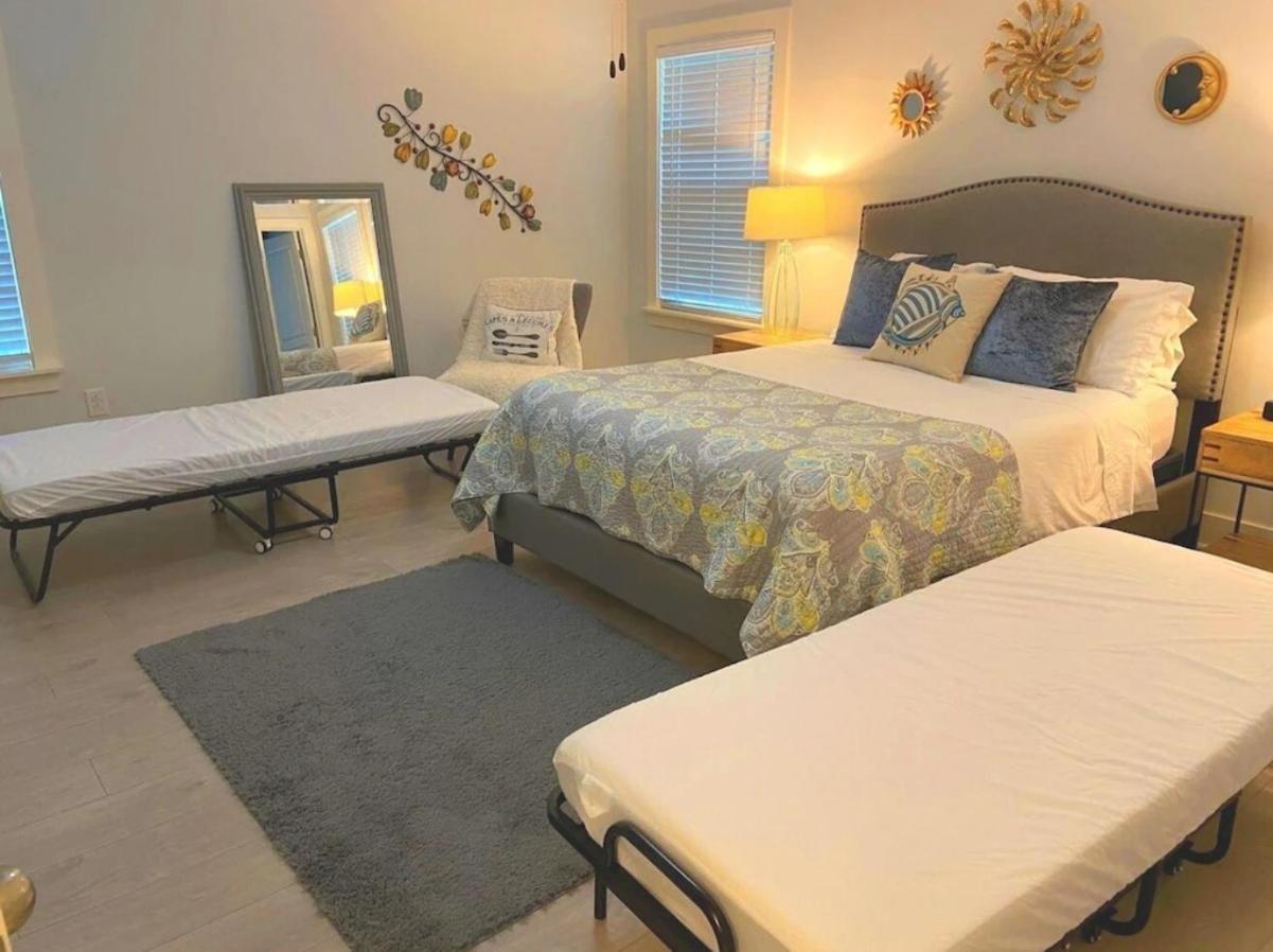 Three-Bedroom House photo 3