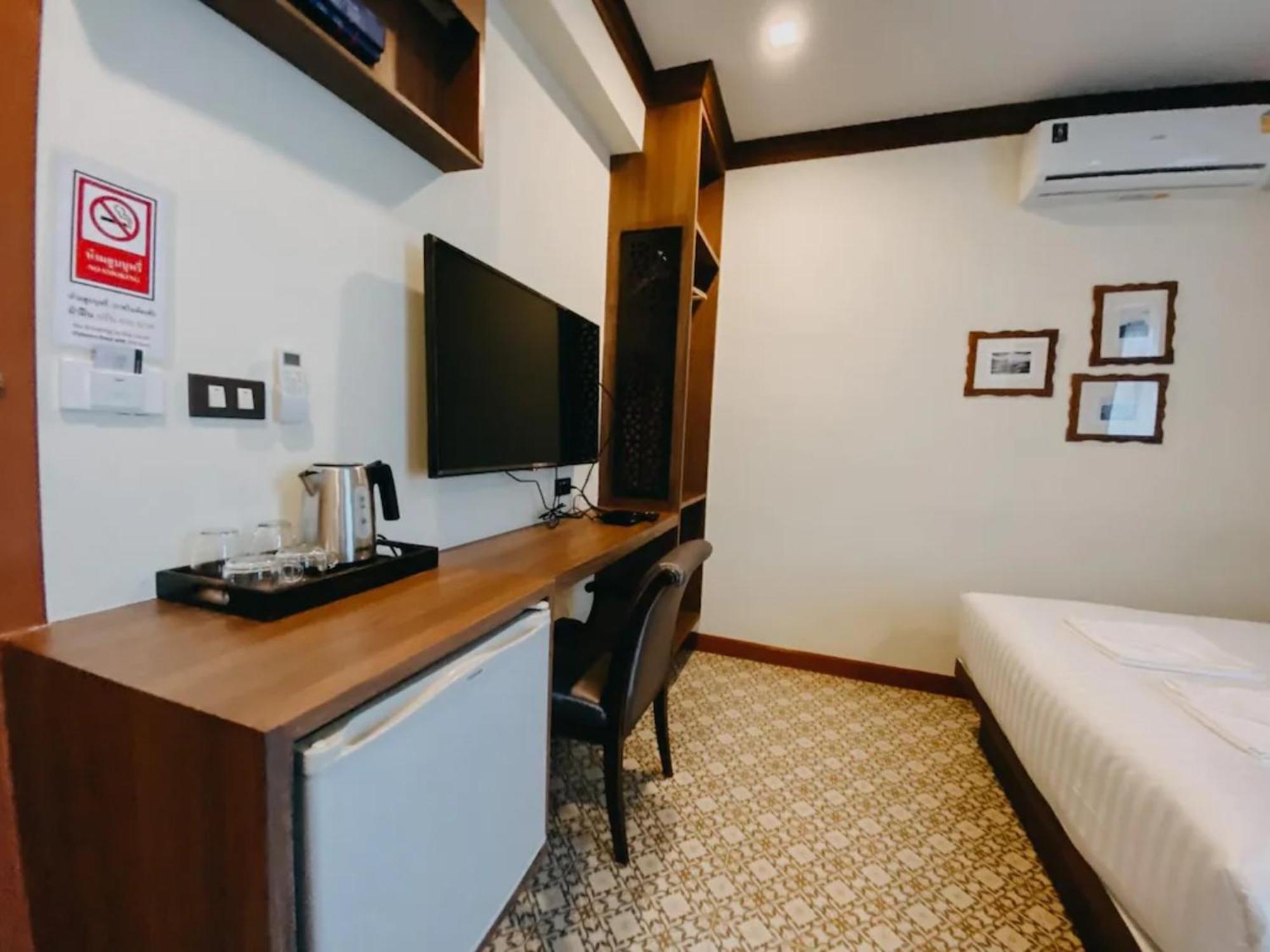 Deluxe King Room photo 3