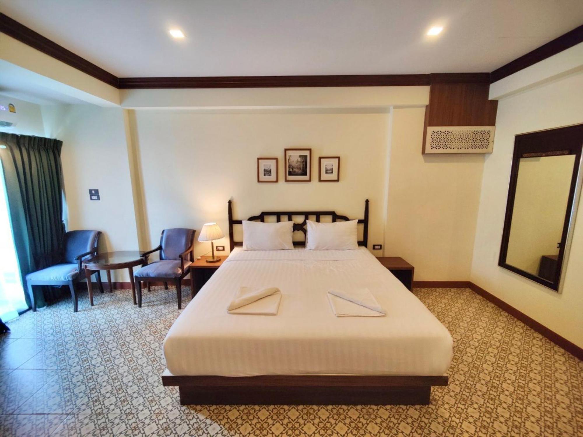 Deluxe Double or Twin Room photo 3
