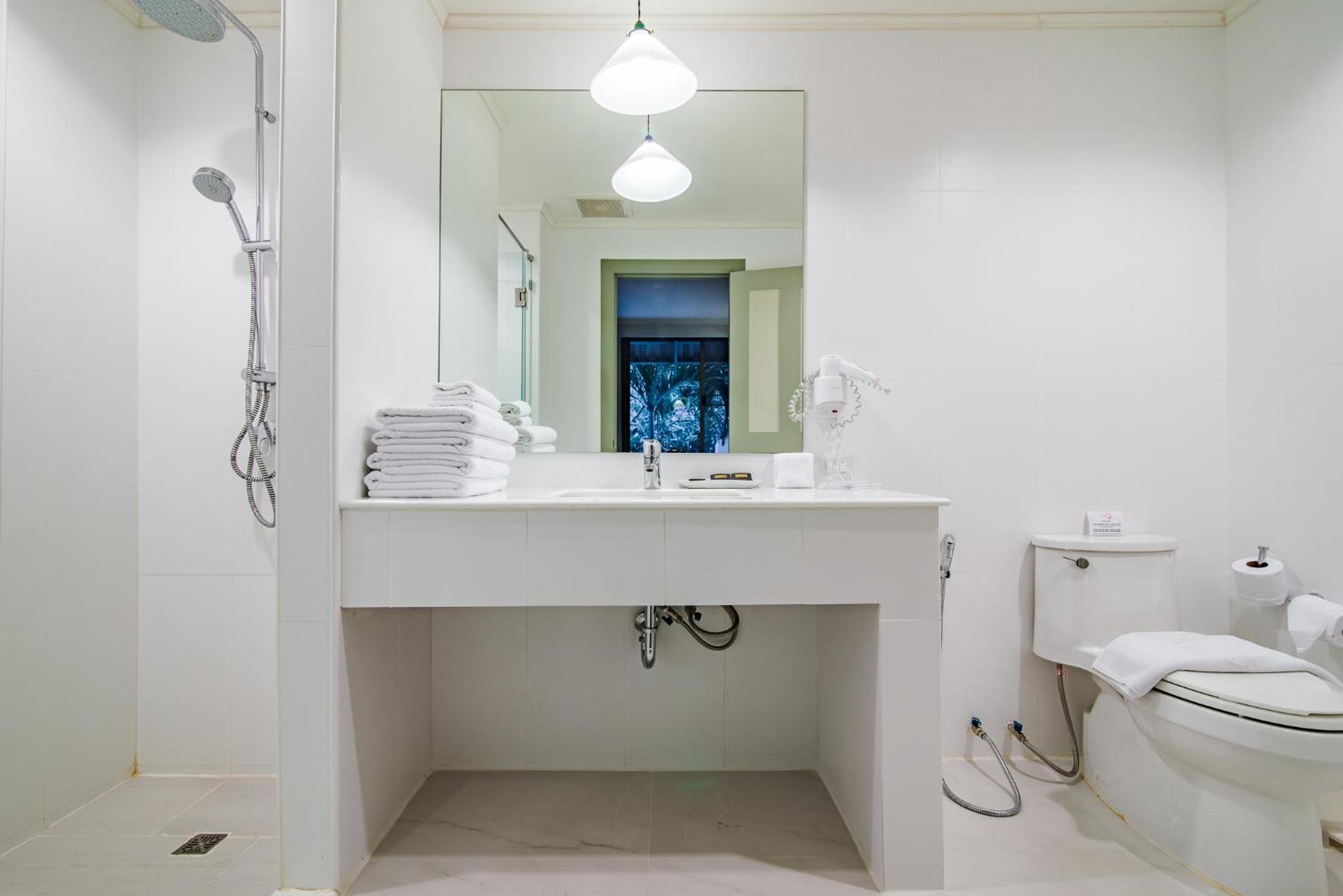 Standard Seafront Two-Bedroom Family Suite - Photo 2