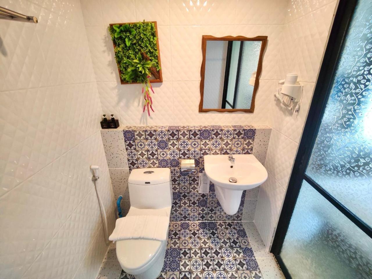Superior Twin Room with City View photo 3