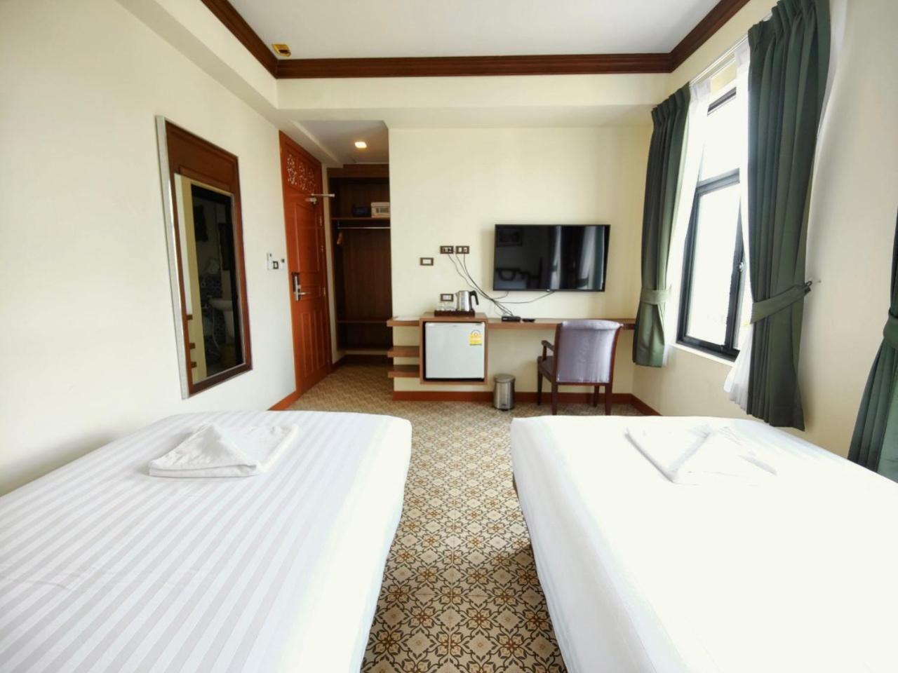 Superior Twin Room with City View photo 3