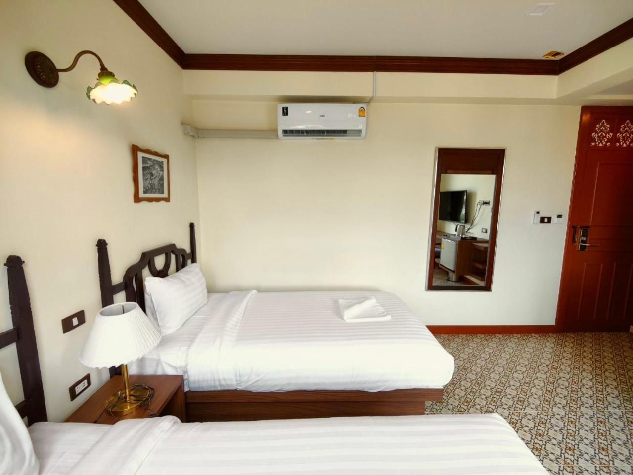 Superior Twin Room with City View photo 2