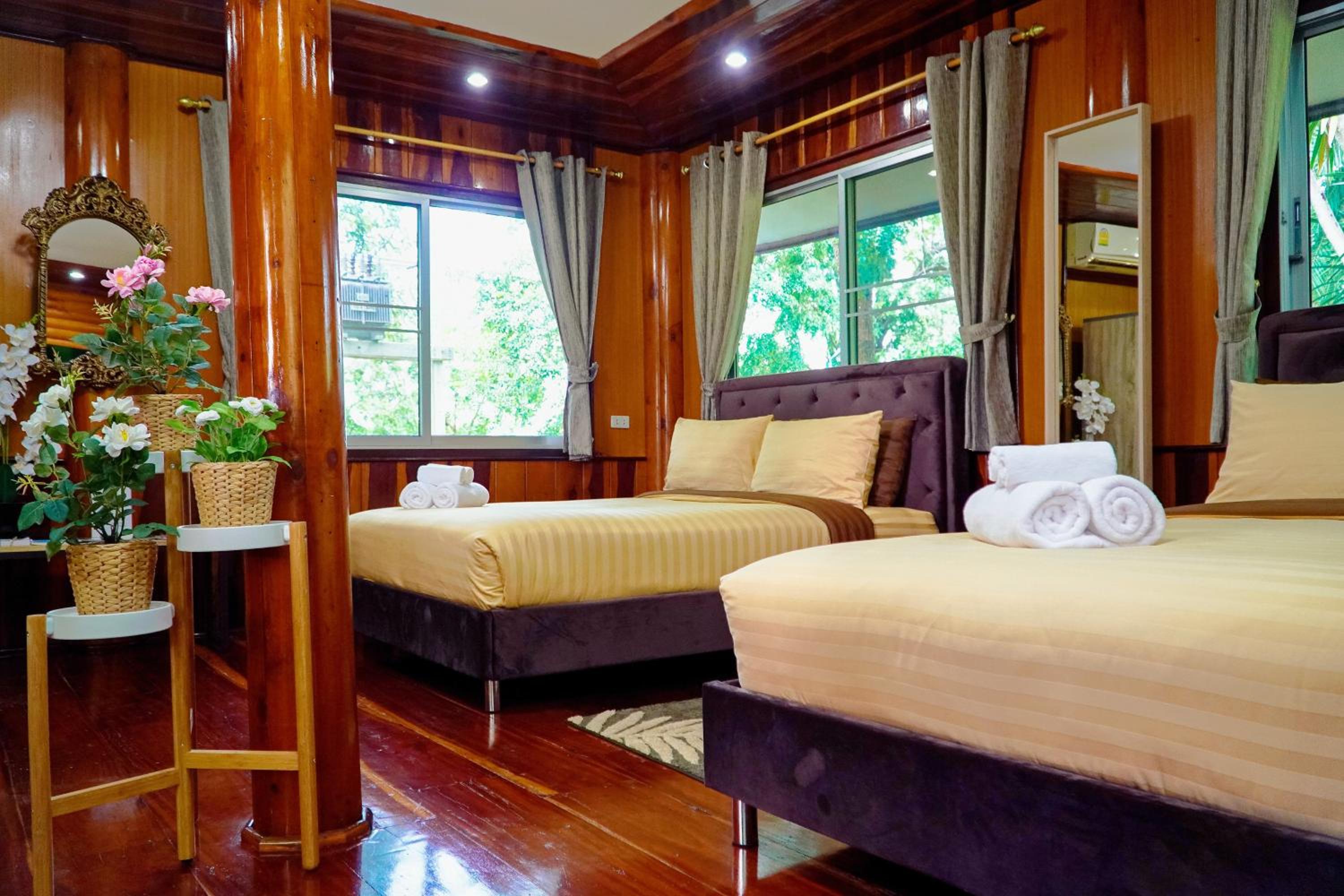Premium Quadruple Room - Photo 1