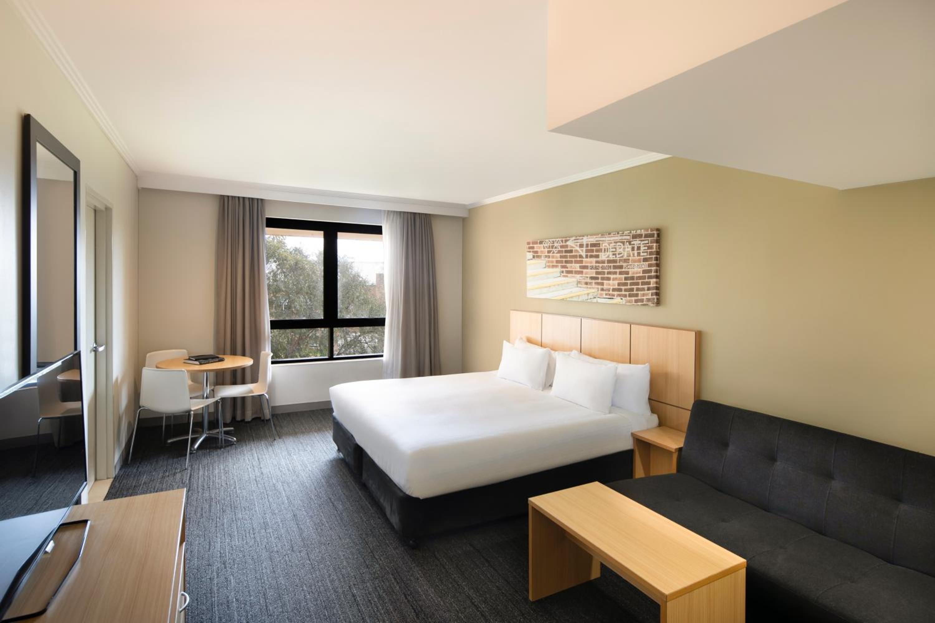 Standard Accessible King Room
